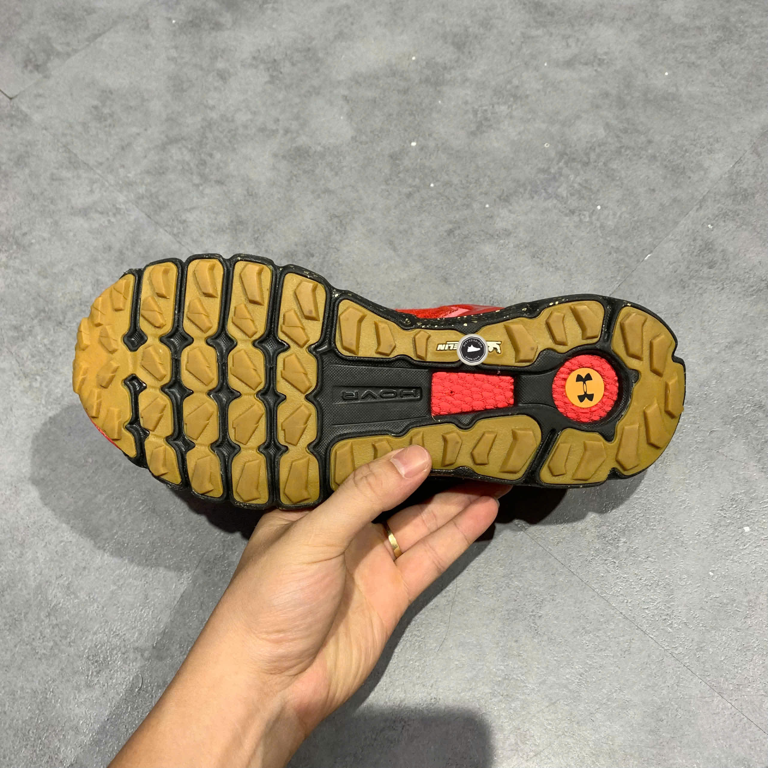 Under Armour Hovr Summit CNY 3022820 600 SIZE 40 GIÀY 2HAND CHÍNH HÃNG PVN20509