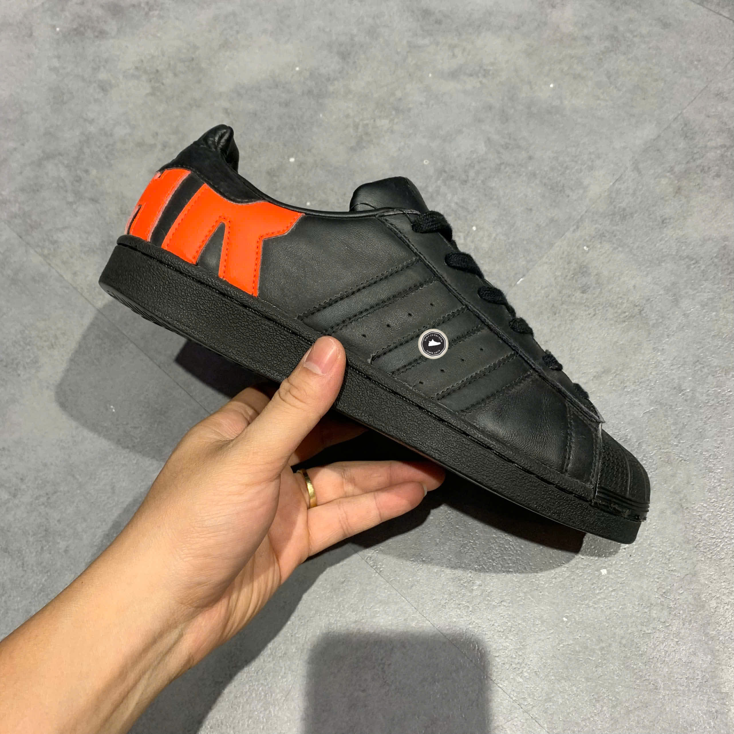 ADIDAS ORIGINALS SUPERSTAR CORE BLACK B37981 SIZE 40 GIÀY 2HAND CHÍNH HÃNG PVN20584