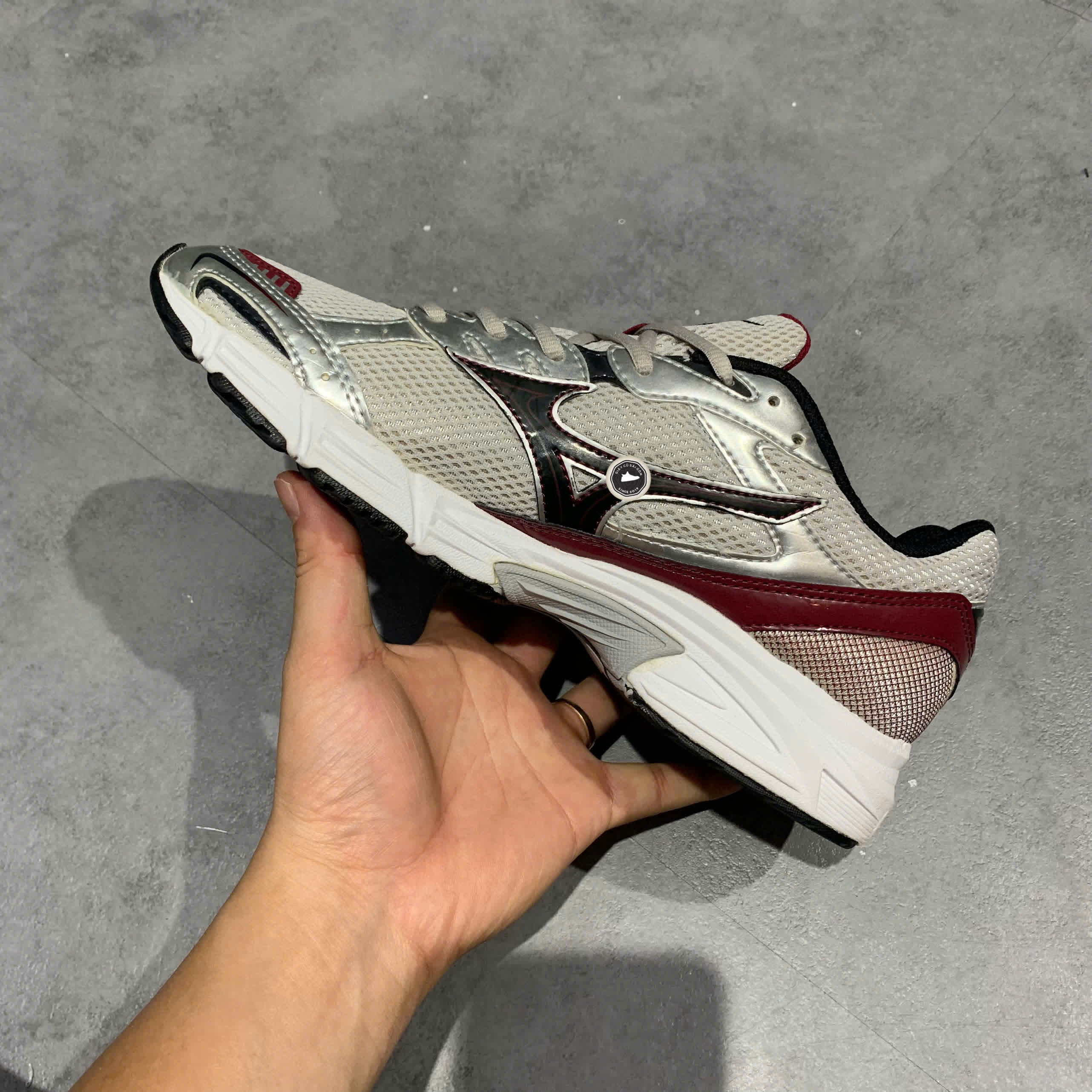 MIZUNO WAVE RIDER 10 SPORT WHITE BLACK SAND SYRAH 8KA 16069 SIZE 40 GIÀY 2HAND CHÍNH HÃNG PVN20566