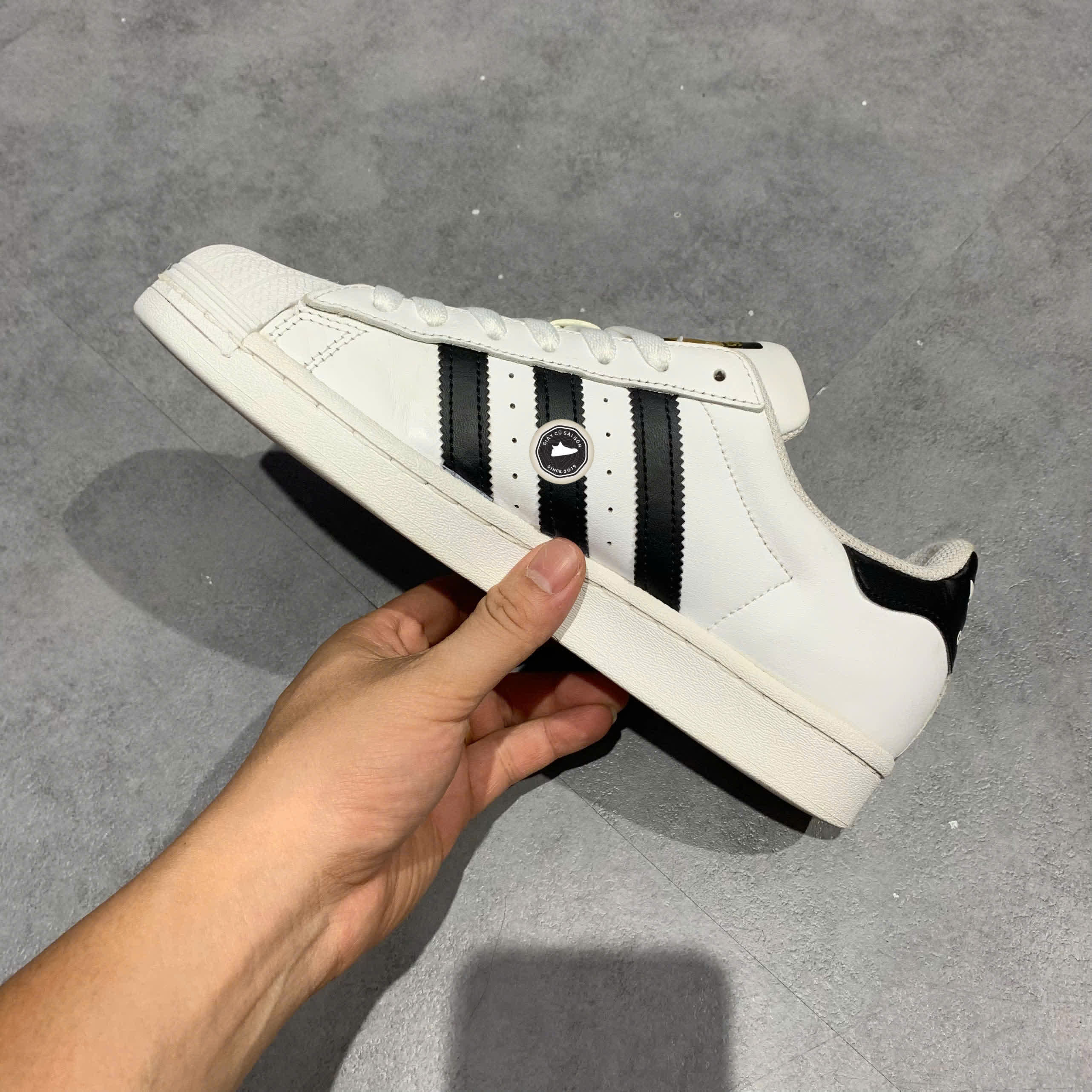 ADIDAS SUPERSTAR J FU7712 SIZE 40 GIÀY 2HAND CHÍNH HÃNG PVN20393