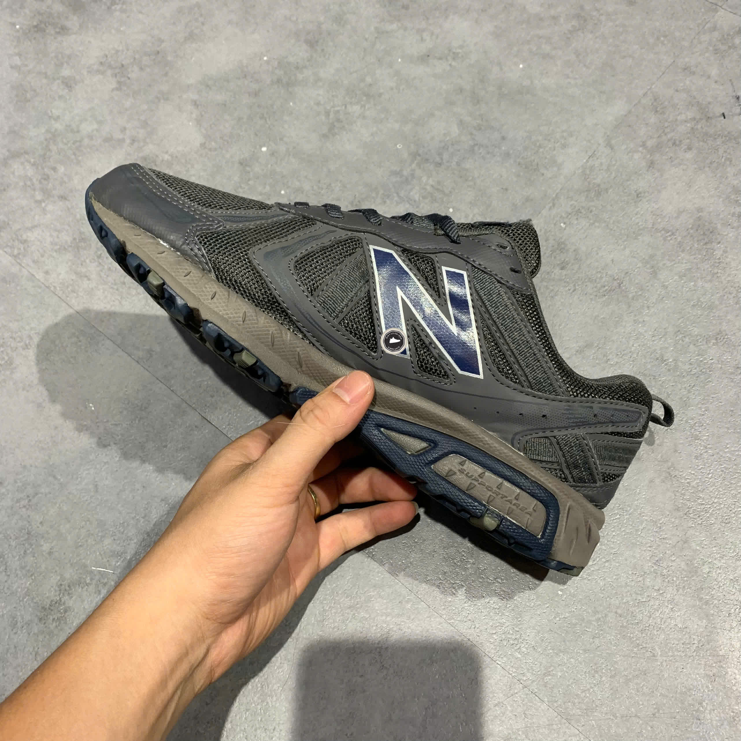 NEW BALANCE 410 V5 'BLACK BLUE' MT410KD5 SIZE 40.5 GIÀY 2HAND CHÍNH HÃNG  PVN21044
