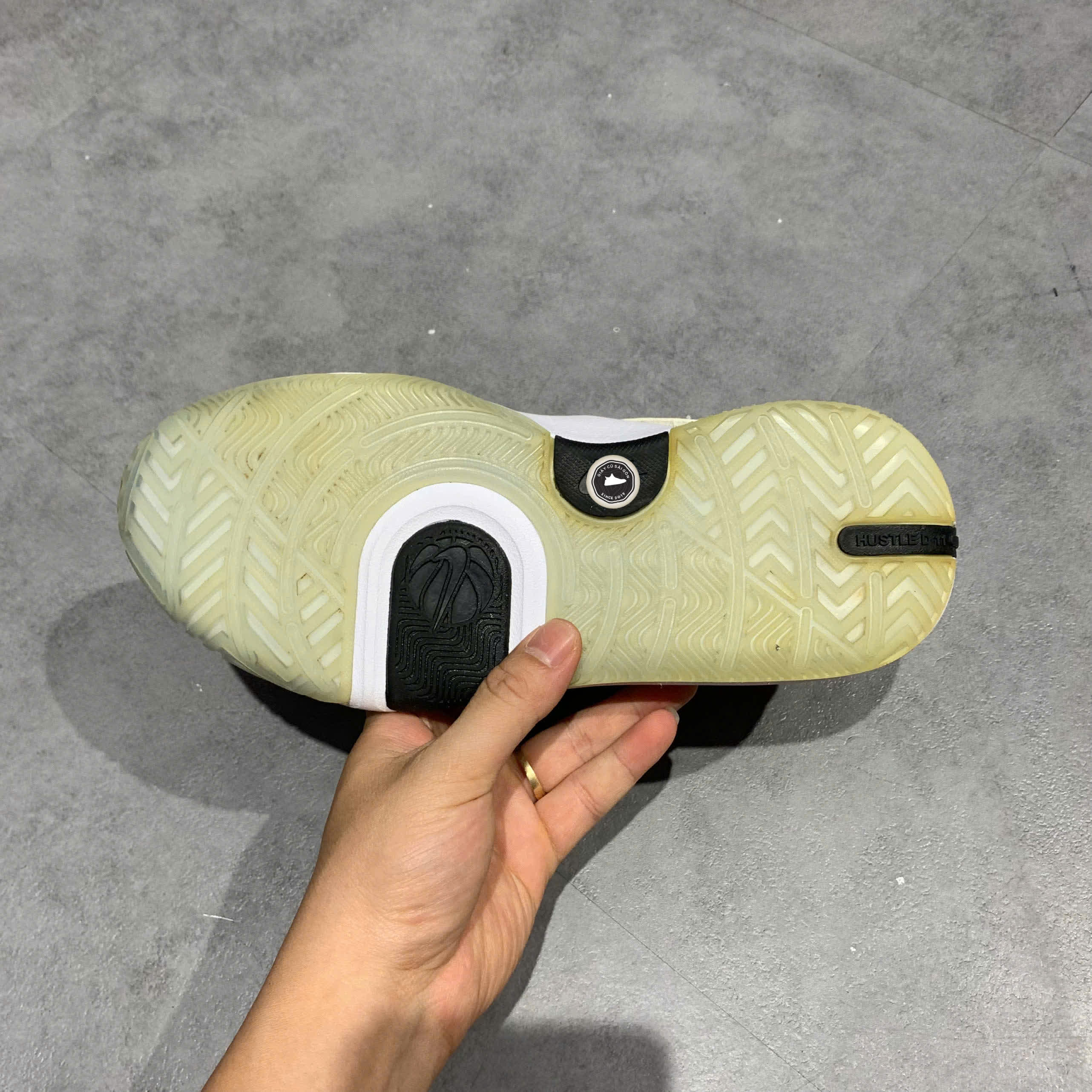 NIKE TEAM HUSTLE D 11 (GS) 'DOODLES' FJ7688 101 SIZE 40 GIÀY 2HAND CHÍNH HÃNG  PVN20386