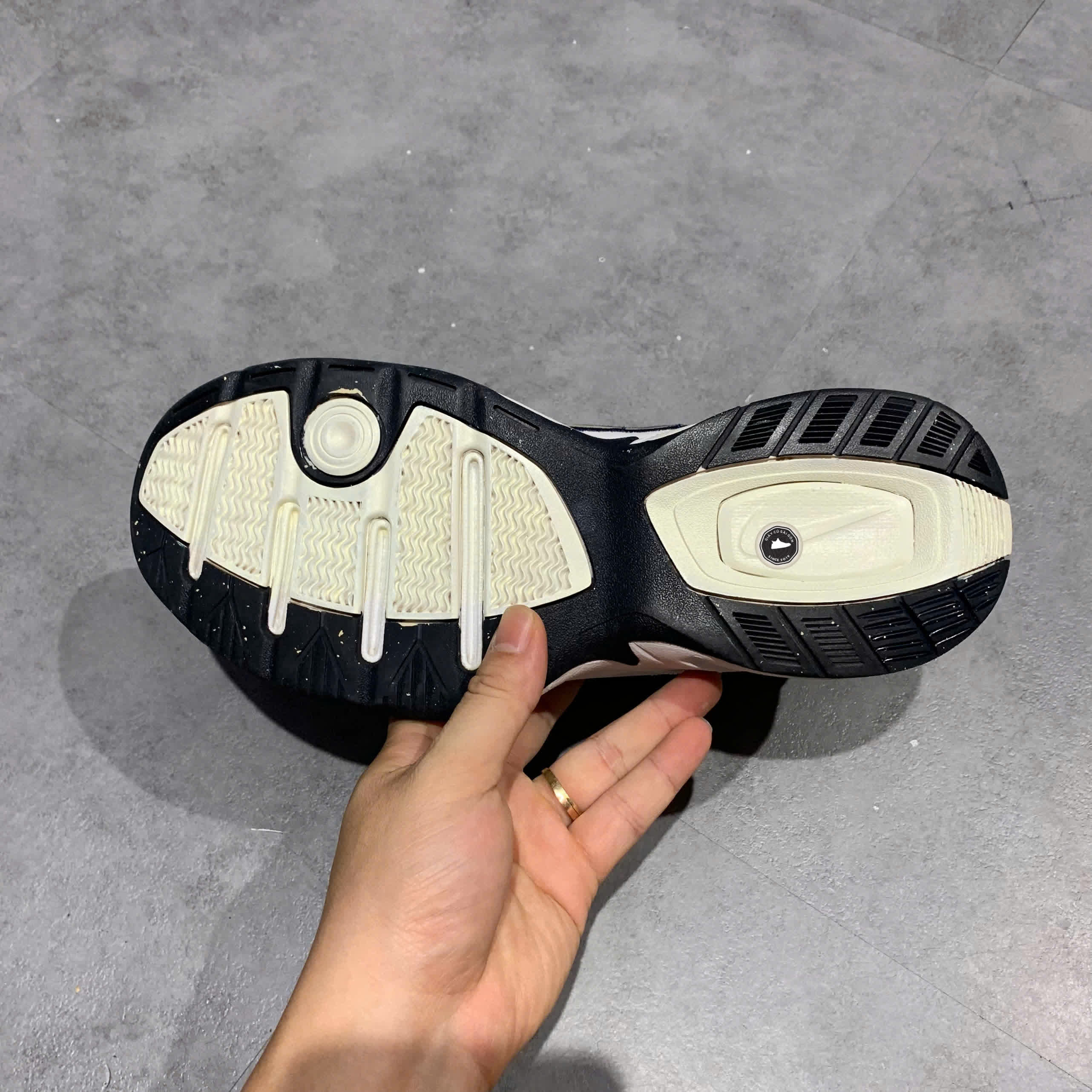 NIKE AIR MONARCH IV WHITE METALLIC SILVER 415445 102 SIZE 41 GIÀY 2HAND CHÍNH HÃNG PVN20608