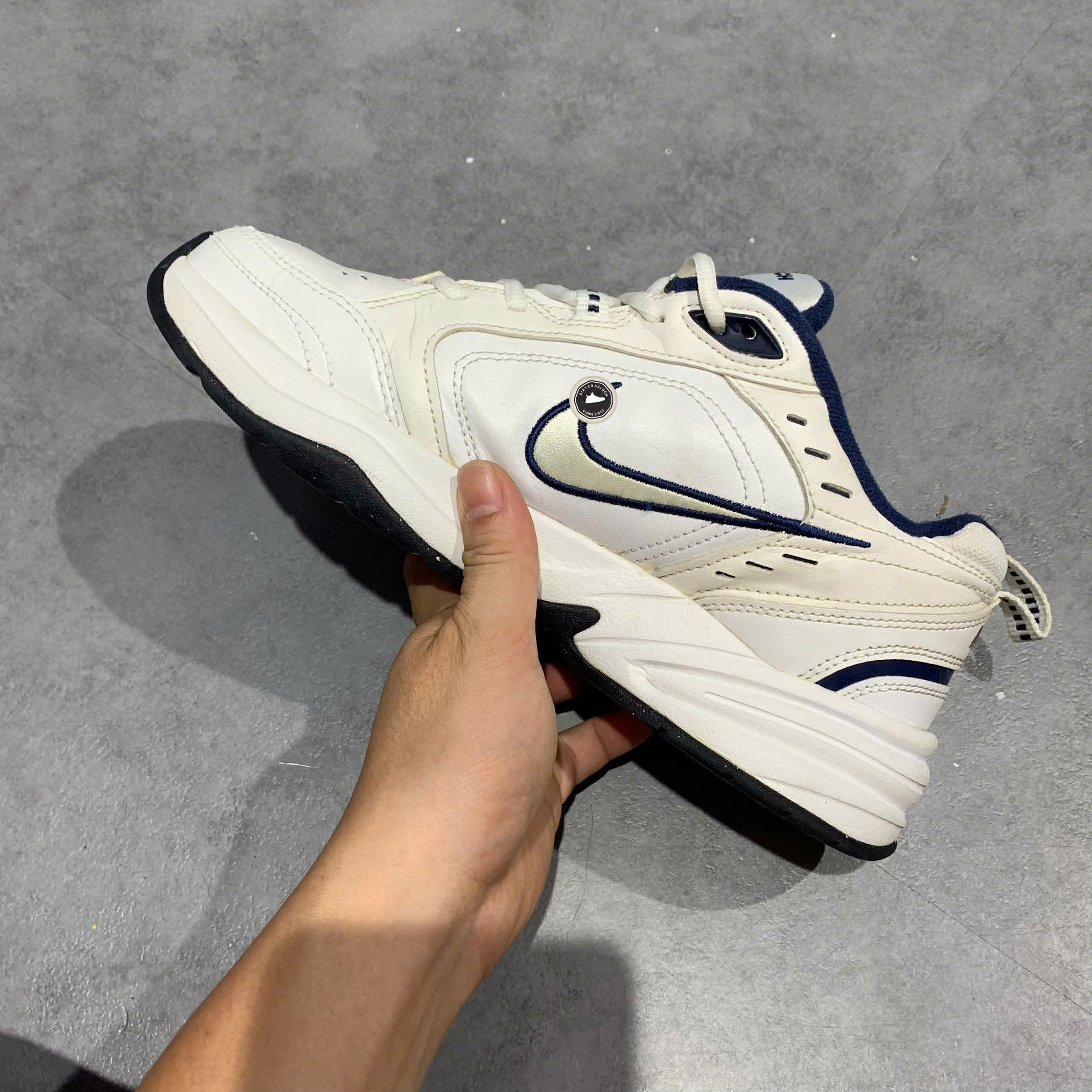 NIKE AIR MONARCH IV WHITE METALLIC SILVER 415445 102 SIZE 41 GIÀY 2HAND CHÍNH HÃNG PVN20608