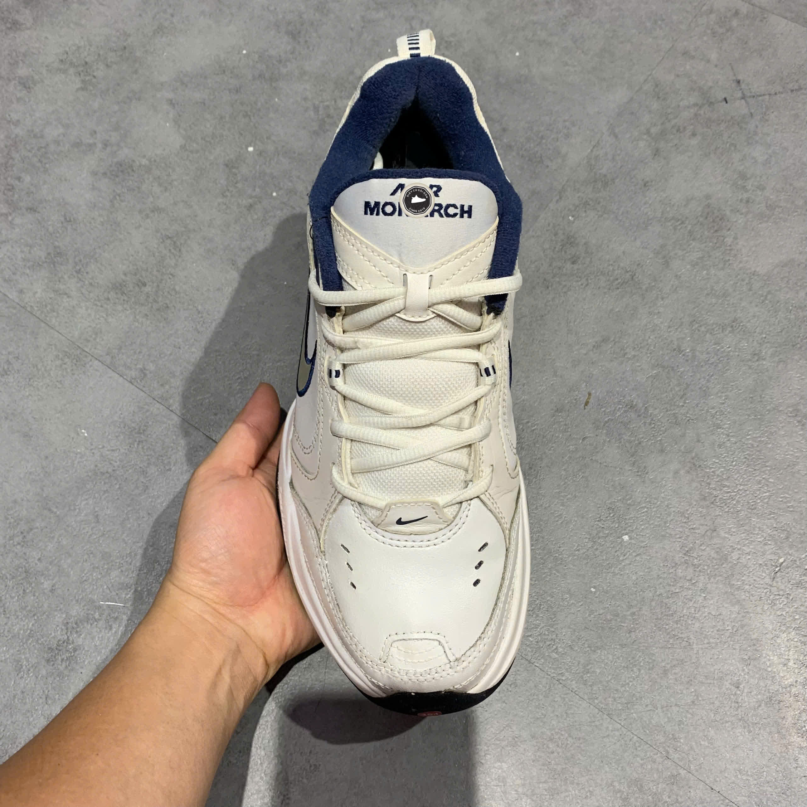 NIKE AIR MONARCH IV WHITE METALLIC SILVER 415445 102 SIZE 41 GIÀY 2HAND CHÍNH HÃNG PVN20608