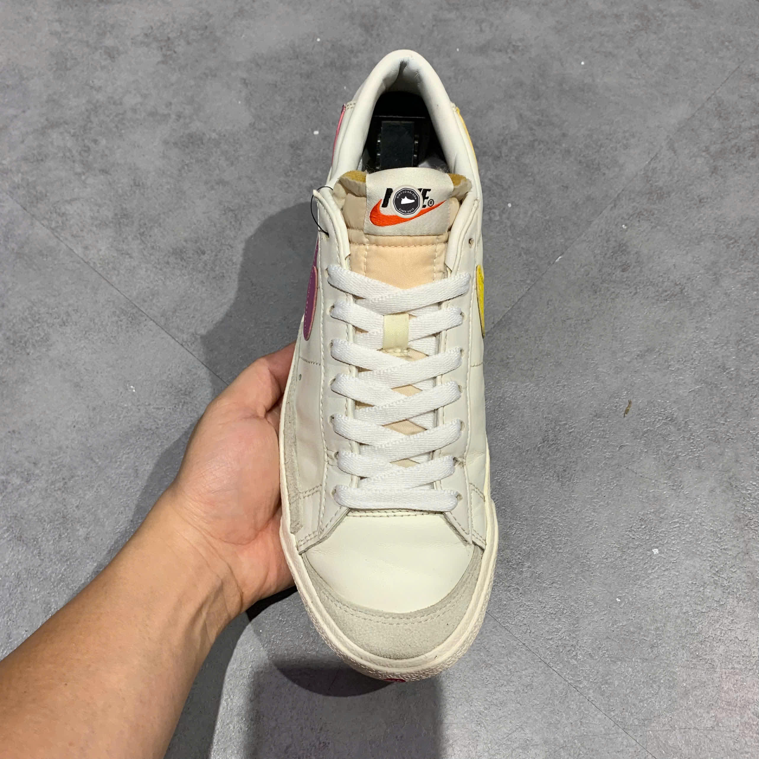 NIKE BLAZER LOW '77 VINTAGE 'SAIL MULTI' DA6364 106 SIZE 41 GIÀY 2HAND CHÍNH HÃNG PVN20418