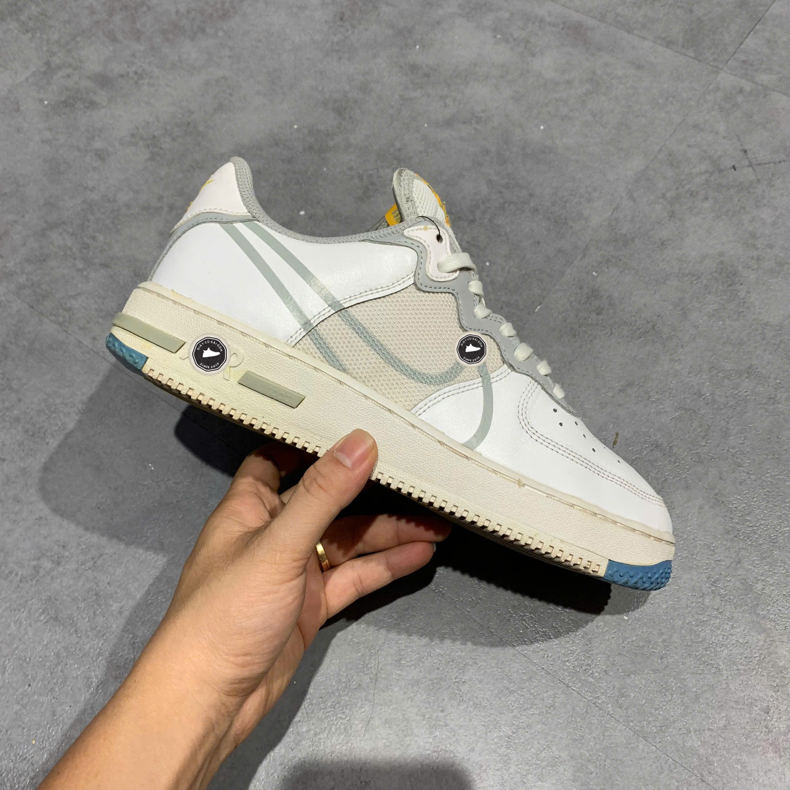 Nike Air Force 1 React 'Smoke Grey Gold' CT1020 100 SIZE 41 GIÀY 2HAND CHÍNH HÃNG PVN19933