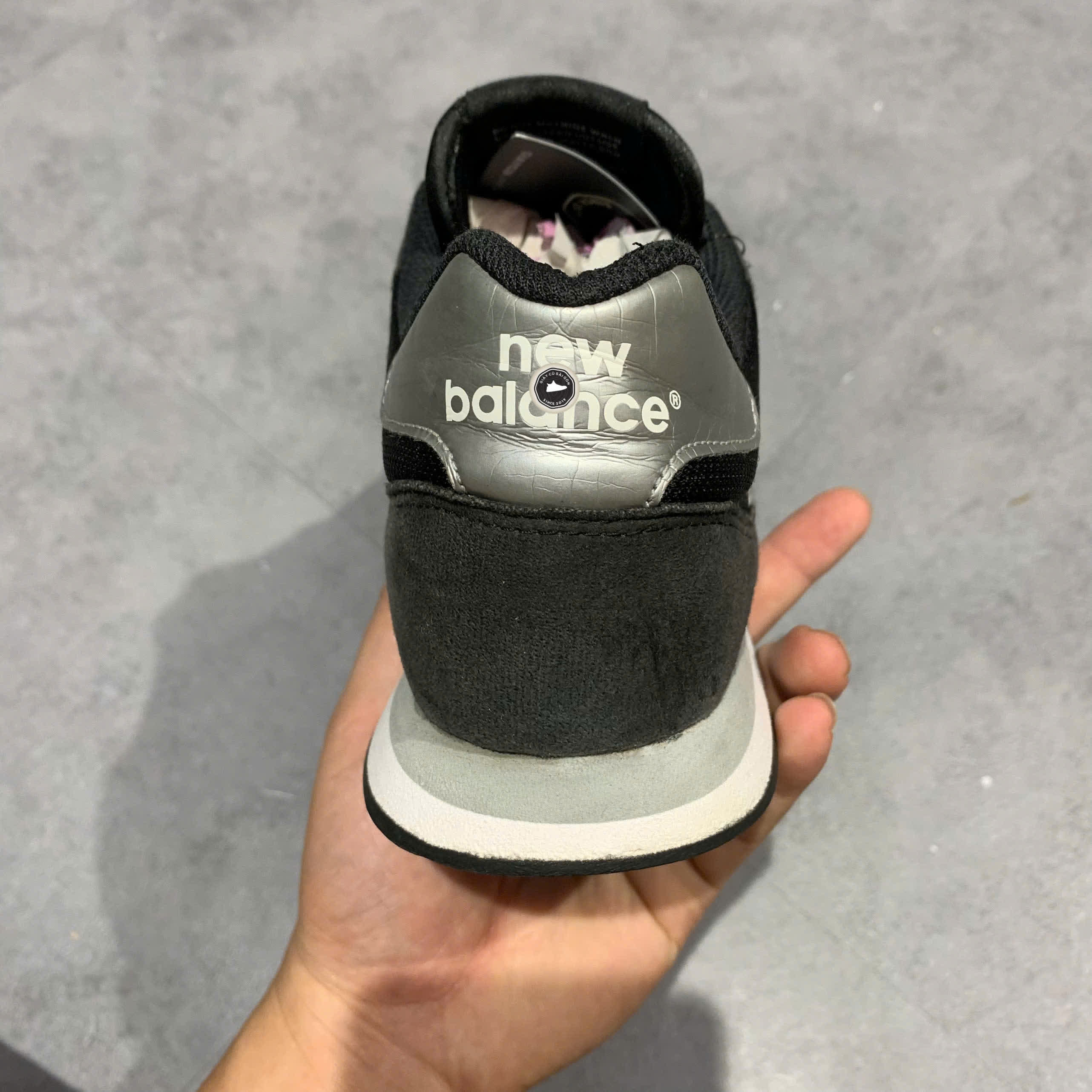 NEW BALANCE 500 BLACK/WHITE GM500KSW SIZE 41.5 GIÀY 2HAND CHÍNH HÃNG PVN21003