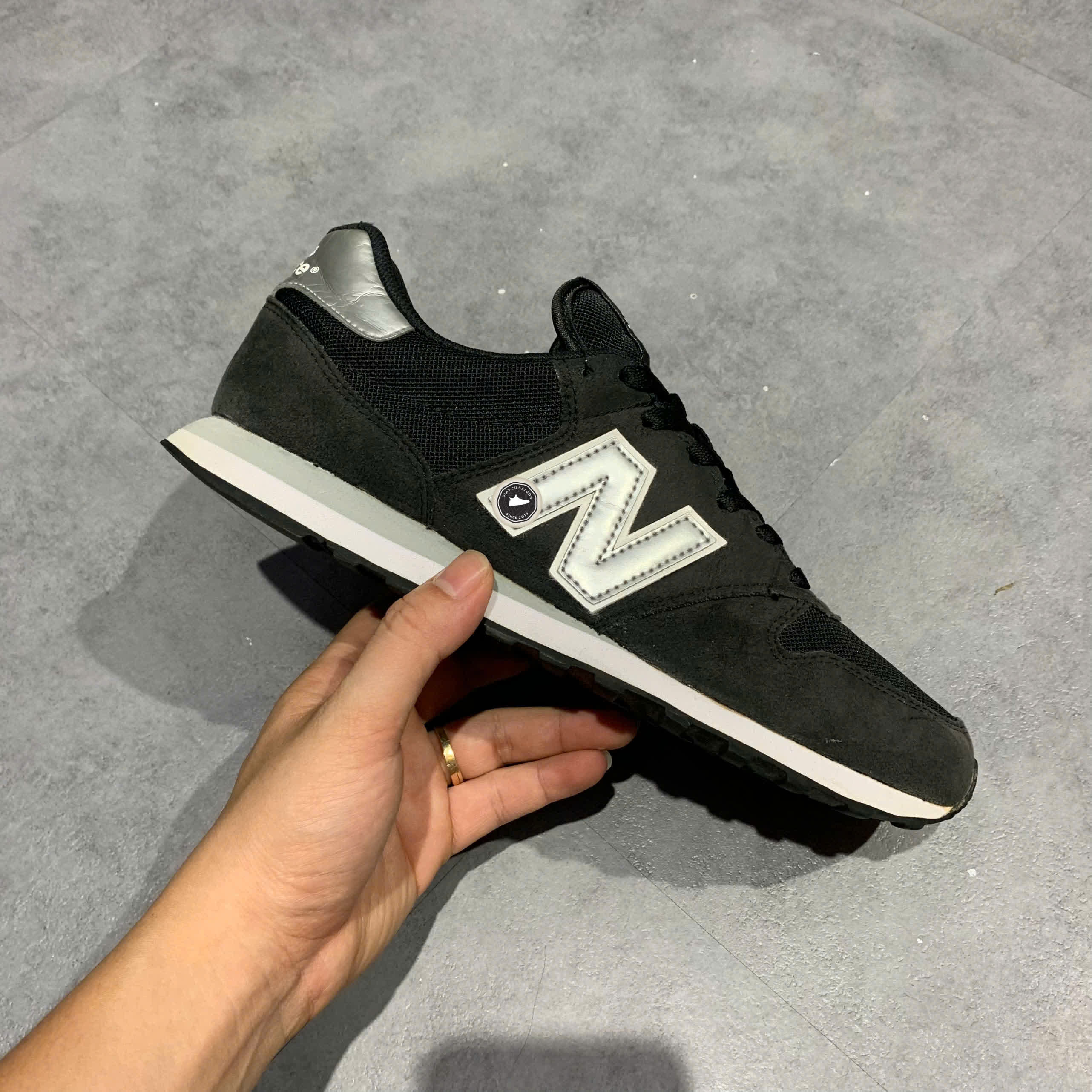 NEW BALANCE 500 BLACK/WHITE GM500KSW SIZE 41.5 GIÀY 2HAND CHÍNH HÃNG PVN21003