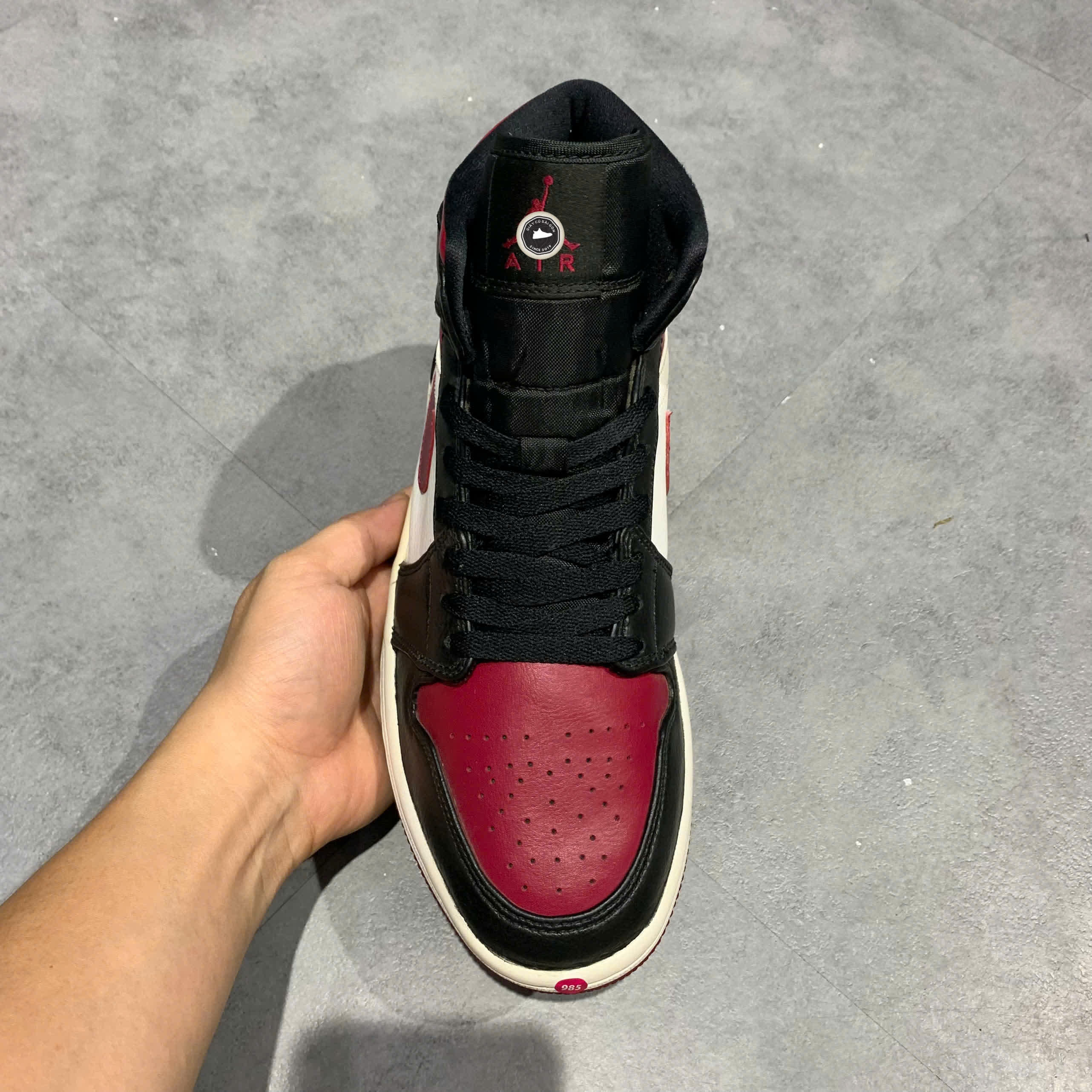 NIKE AIR JORDAN 1 MID 'BRED TOE' 554724 066 SIZE 41 GIÀY 2HAND CHÍNH HÃNG PVN20645