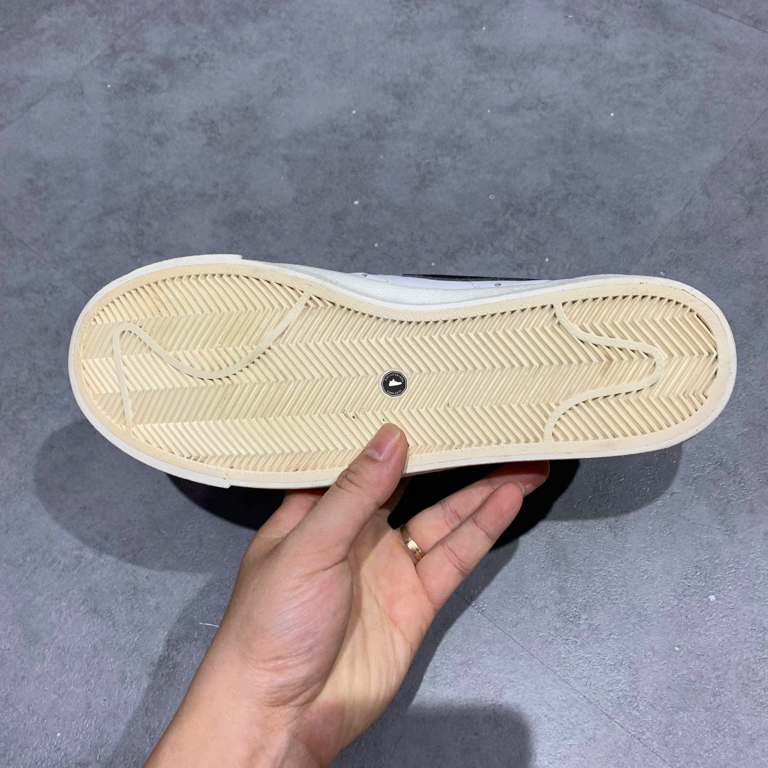 NIKE BLAZER LOW '77 VINTAGE 'WHITE BLACK' DA6364 101 SIZE 41 GIÀY 2HAND CHÍNH HÃNG PVN20428