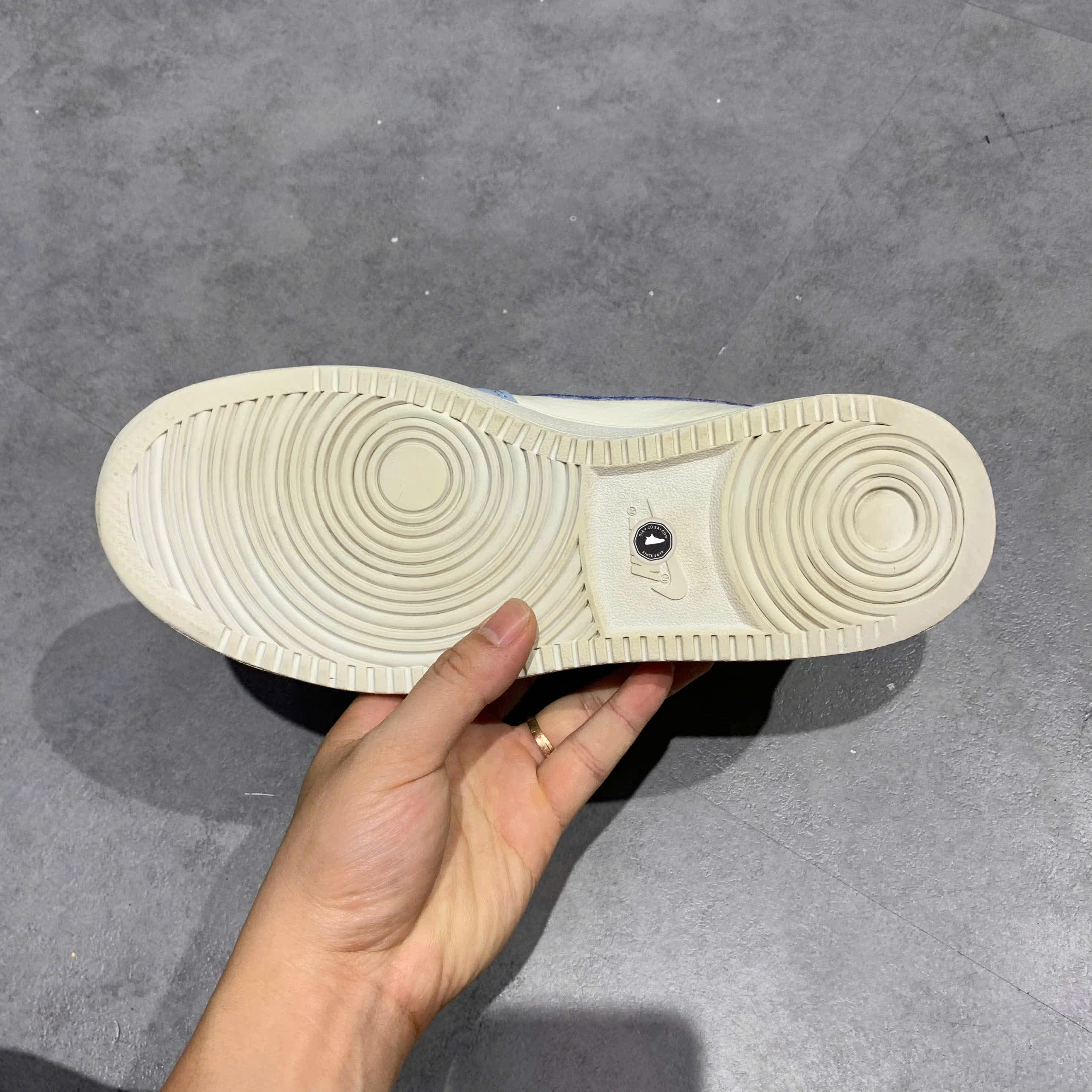 GIÀY SNEAKER NIKE HJ3490 141 SIZE 41 GIÀY 2HAND CHÍNH HÃNG PVN20599