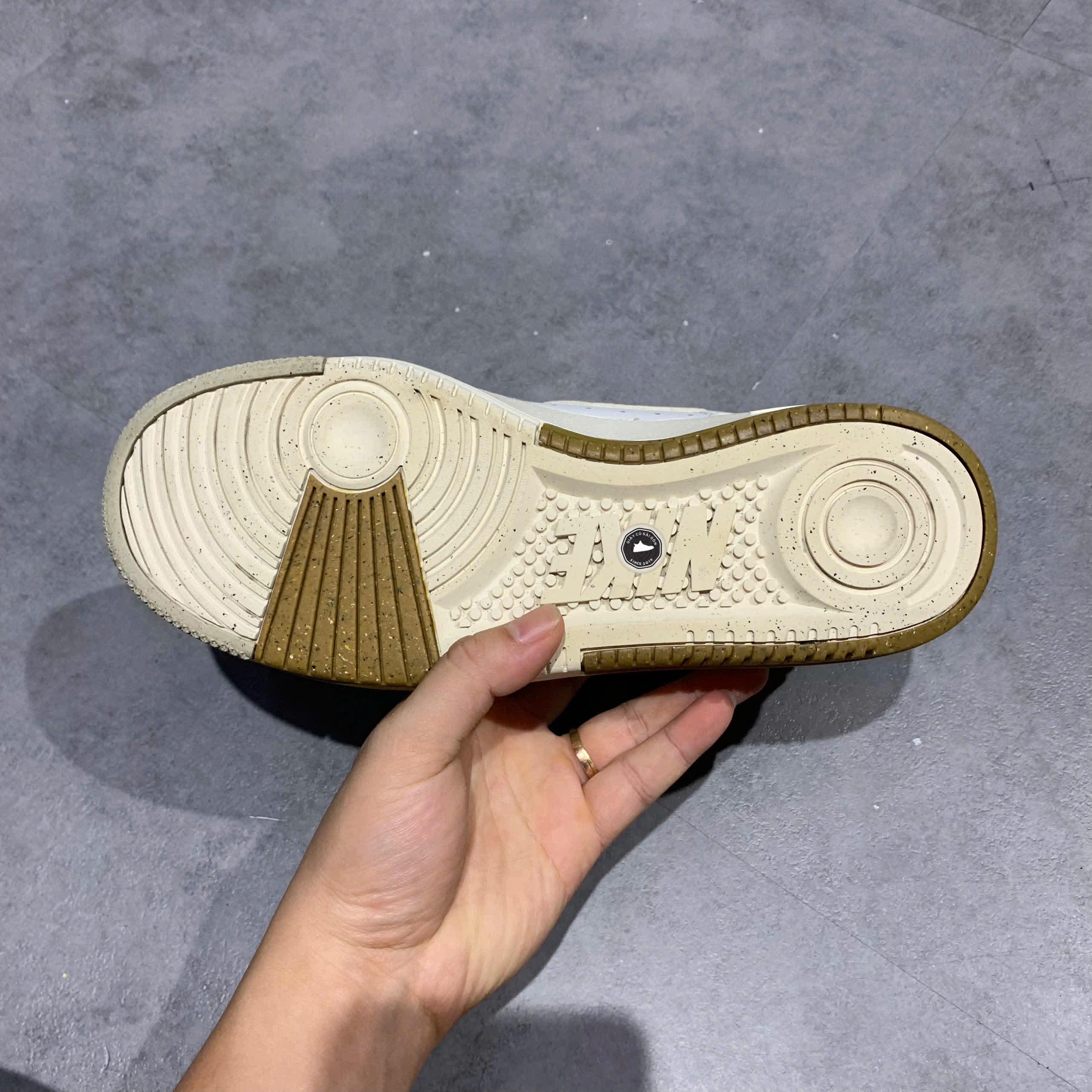 NIKE WMNS GAMMA FORCE 'WHITE PHANTOM' DX9176-103 SIZE 41 GIÀY 2HAND CHÍNH HÃNG  PVN20604