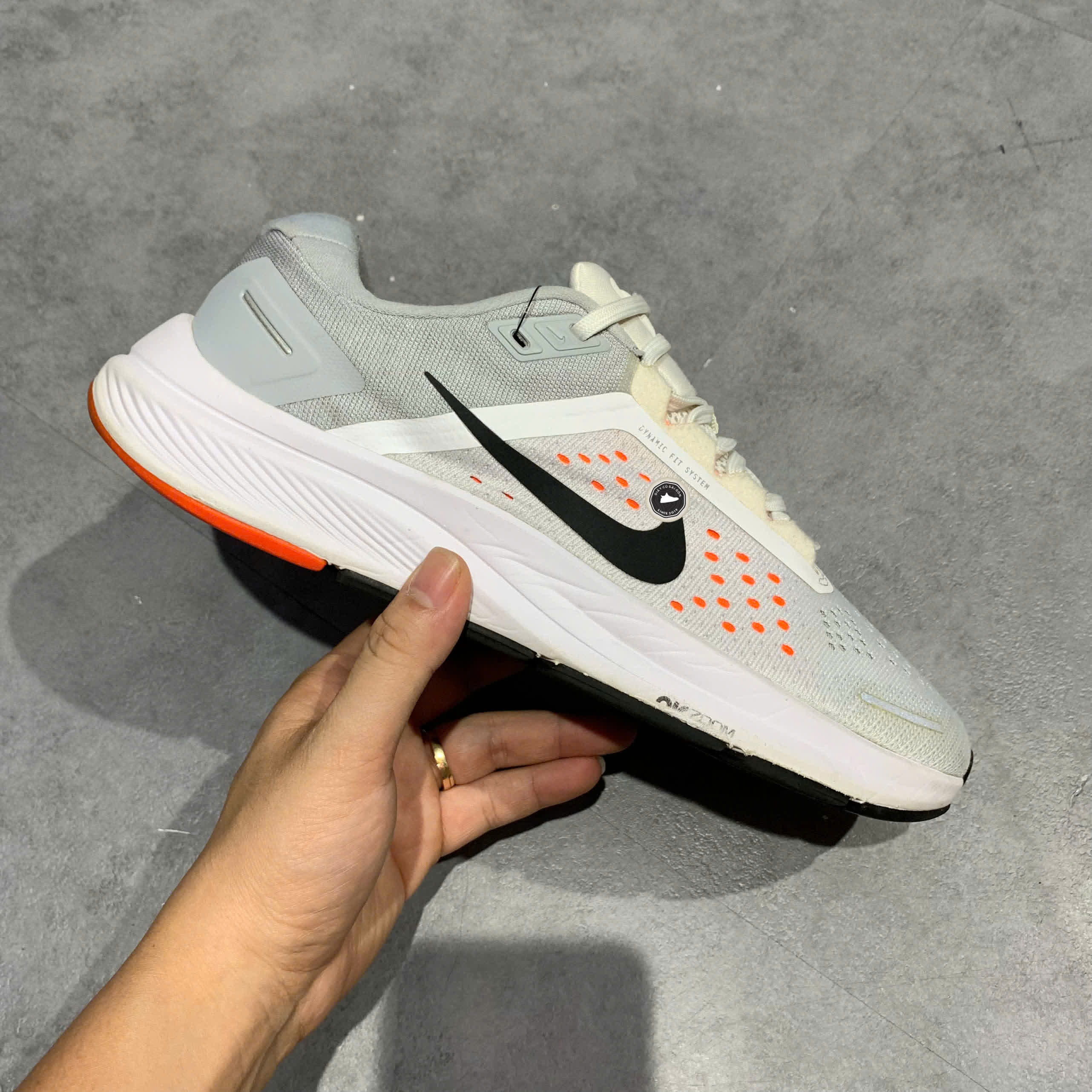 NIKE AIR ZOOM STRUCTURE 23 CZ6720 100 SIZE 41 GIÀY 2HAND CHÍNH HÃNG PVN20483