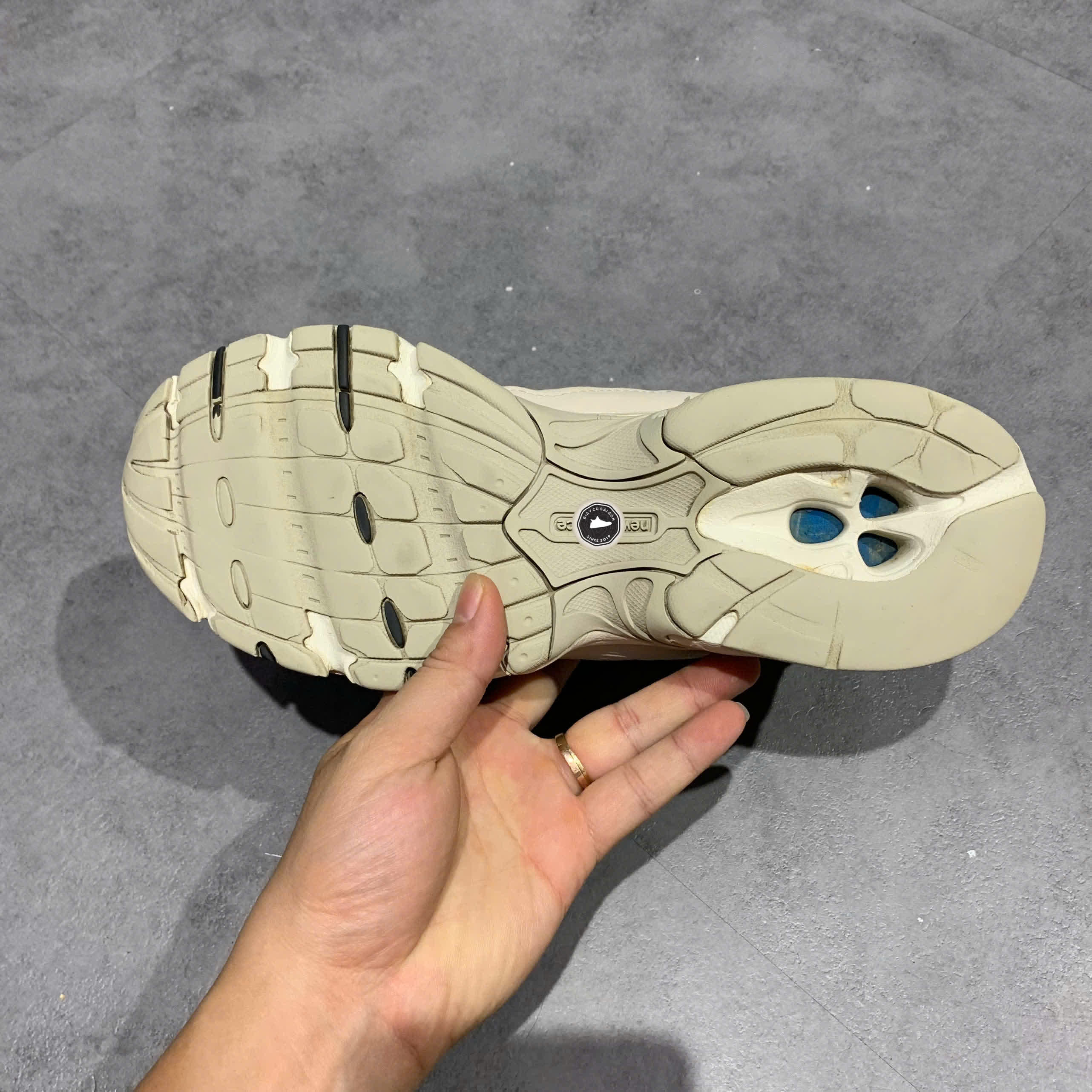 NEW BALANCE 530 'IVORY' MR530SH SIZE 41.5 GIÀY 2HAND CHÍNH HÃNG PVN21022