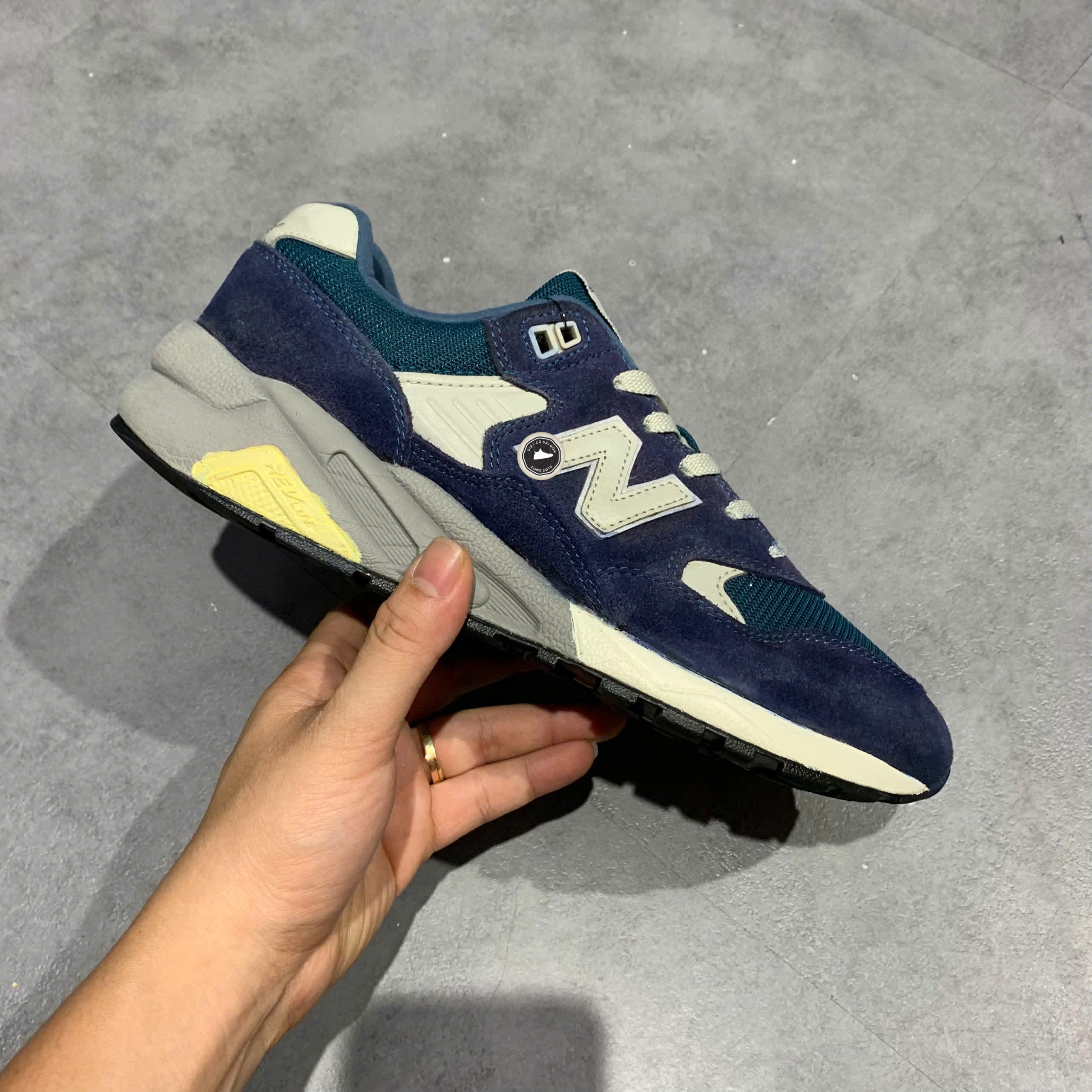 NEW BALANCE 580 ELITE 'NAVY' MRT580TU SIZE 41.5 GIÀY 2HAND CHÍNH HÃNG PVN21010