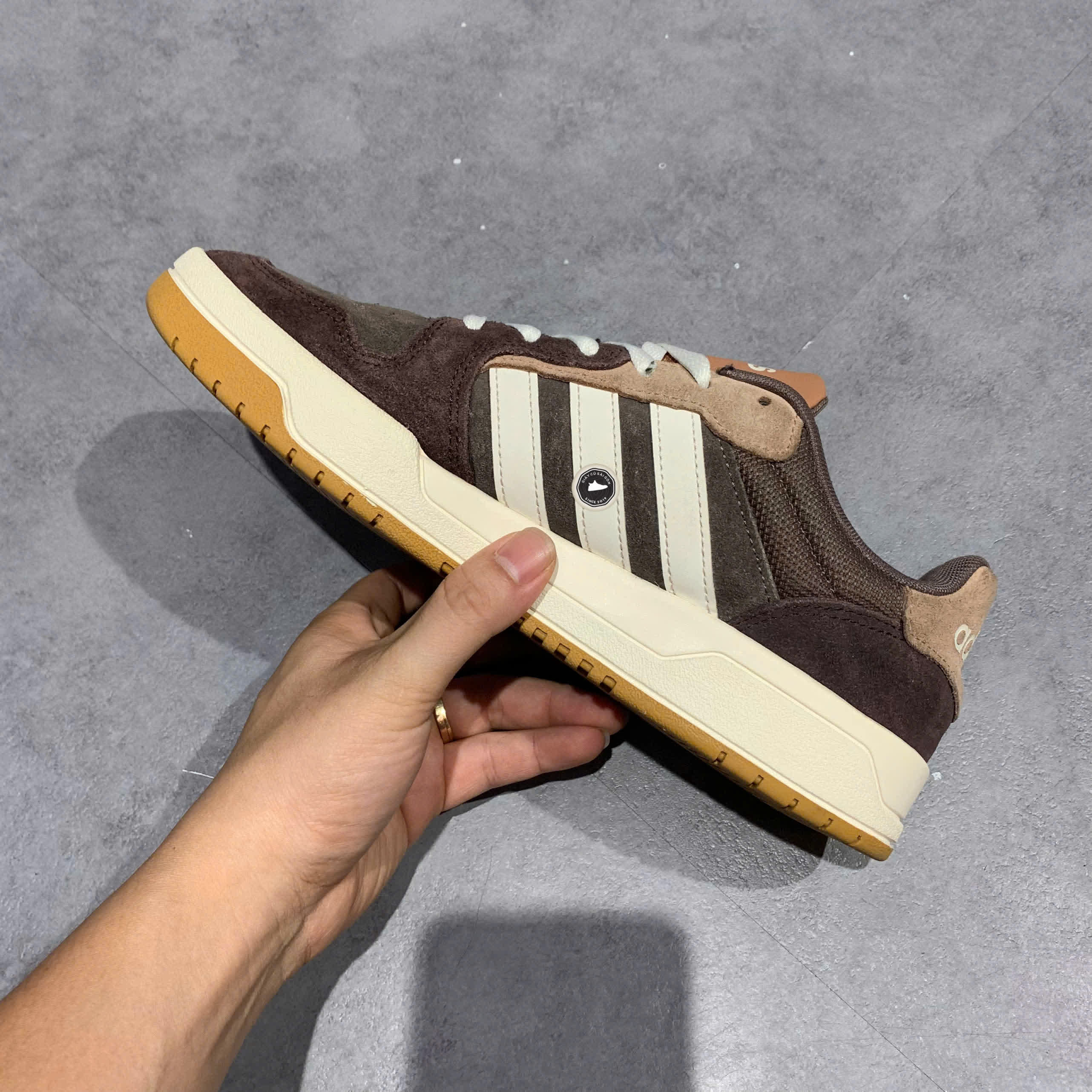 ADIDAS ENTRAP 'BROWN WHITE' JR8321 SIZE 41 1/3 GIÀY 2HAND CHÍNH HÃNG PVN20519