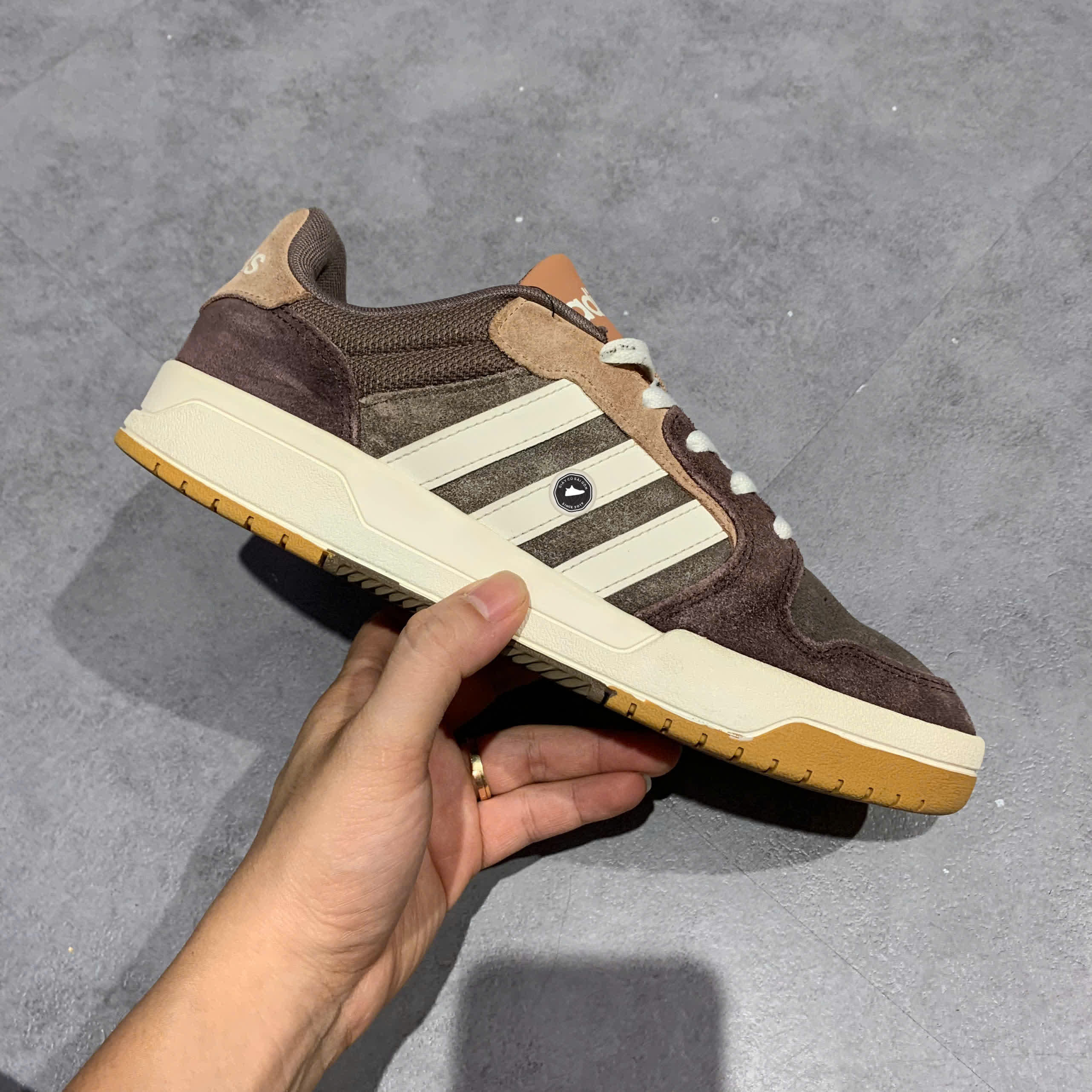 ADIDAS ENTRAP 'BROWN WHITE' JR8321 SIZE 41 1/3 GIÀY 2HAND CHÍNH HÃNG PVN20519