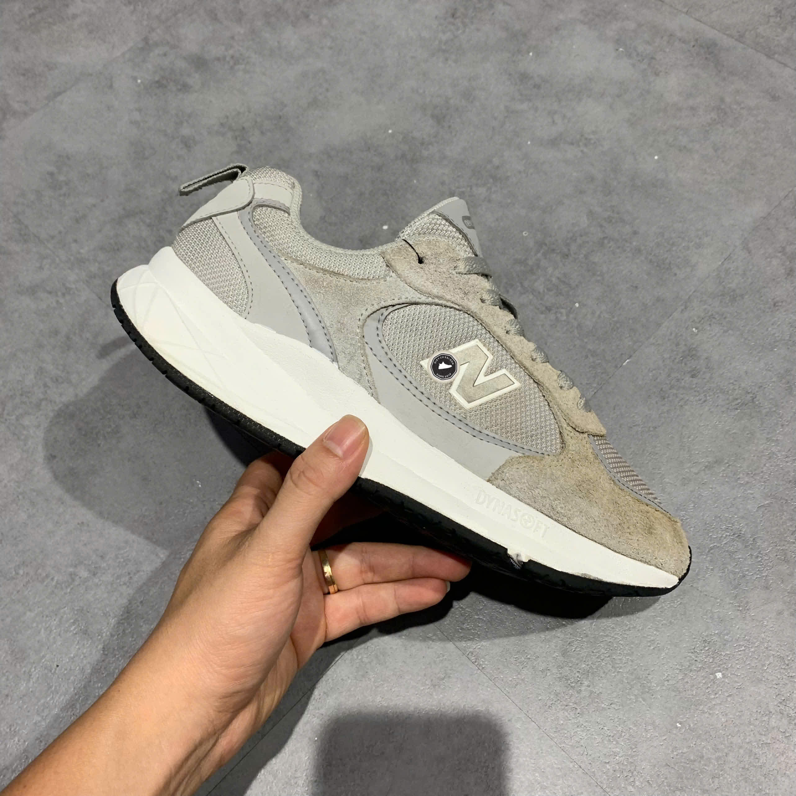 NEW BALANCE DYNASOFT 950 V1 2E MÀU XÁM TRẮNG UA950AP1-2E SIZE 41.5 GIÀY 2HAND CHÍNH HÃNG PVN21016