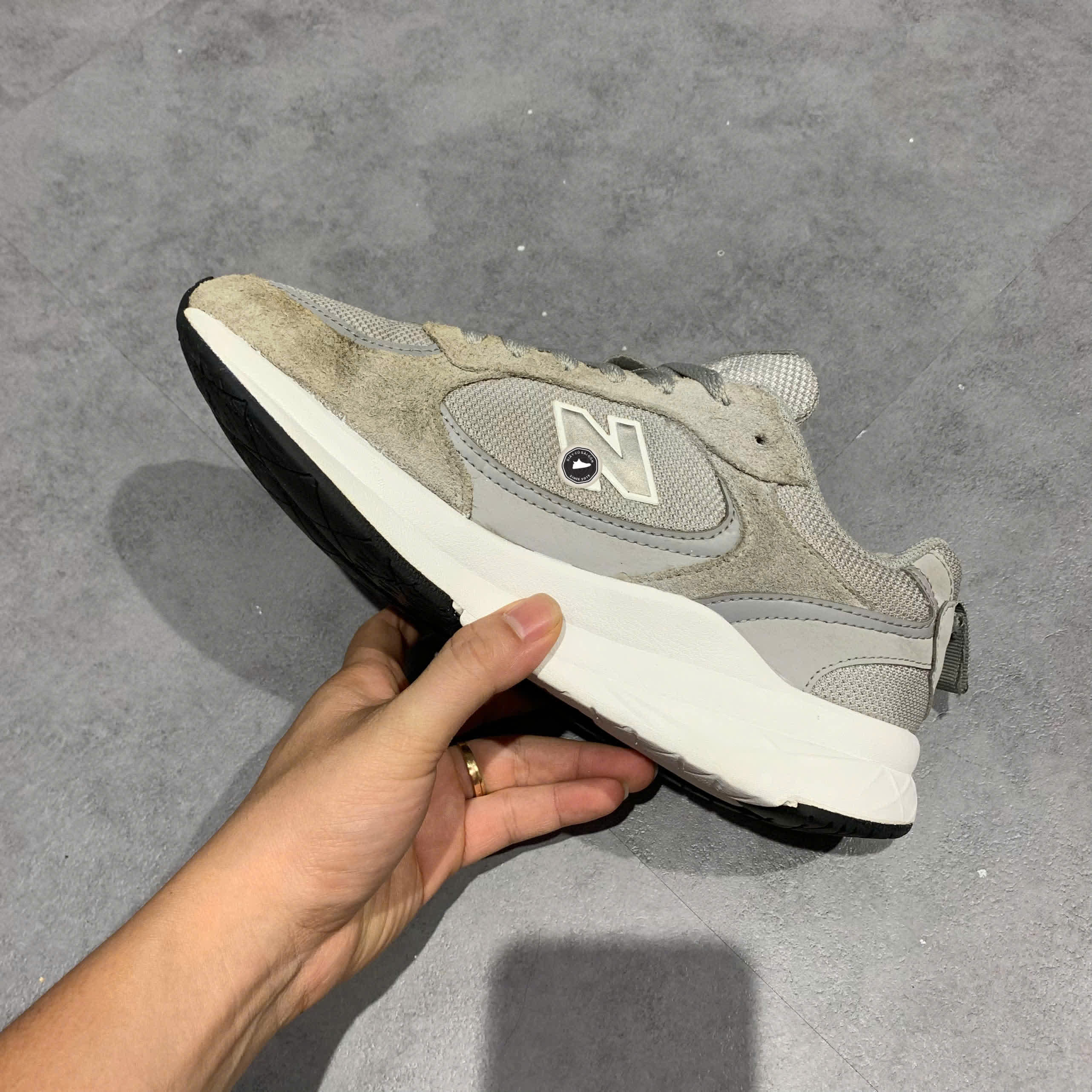 NEW BALANCE DYNASOFT 950 V1 2E MÀU XÁM TRẮNG UA950AP1-2E SIZE 41.5 GIÀY 2HAND CHÍNH HÃNG PVN21016