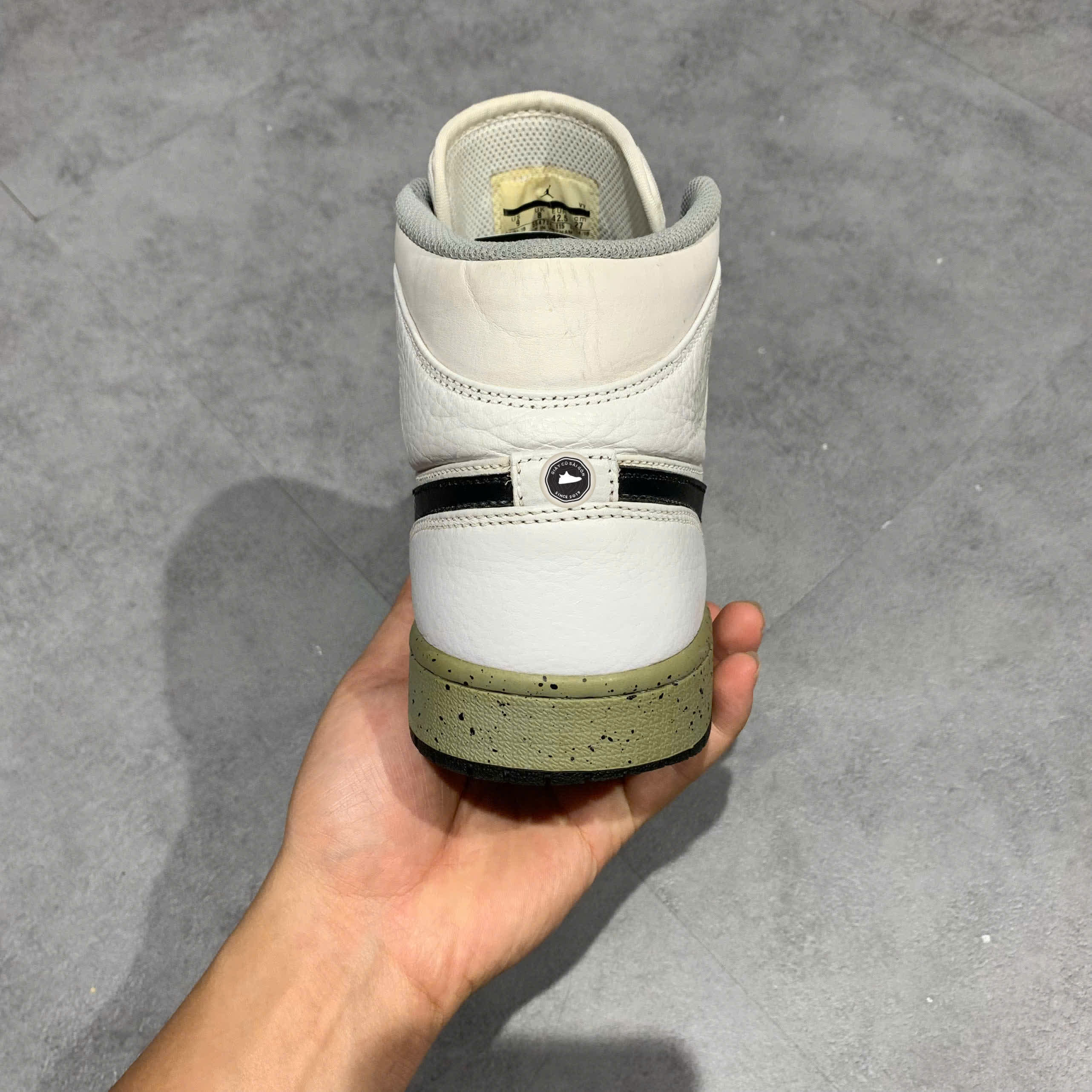 Air Jordan 1 Mid 'White Cement' 554724 115 SIZE 42.5 GIÀY 2HAND CHÍNH HÃNG PVN20387