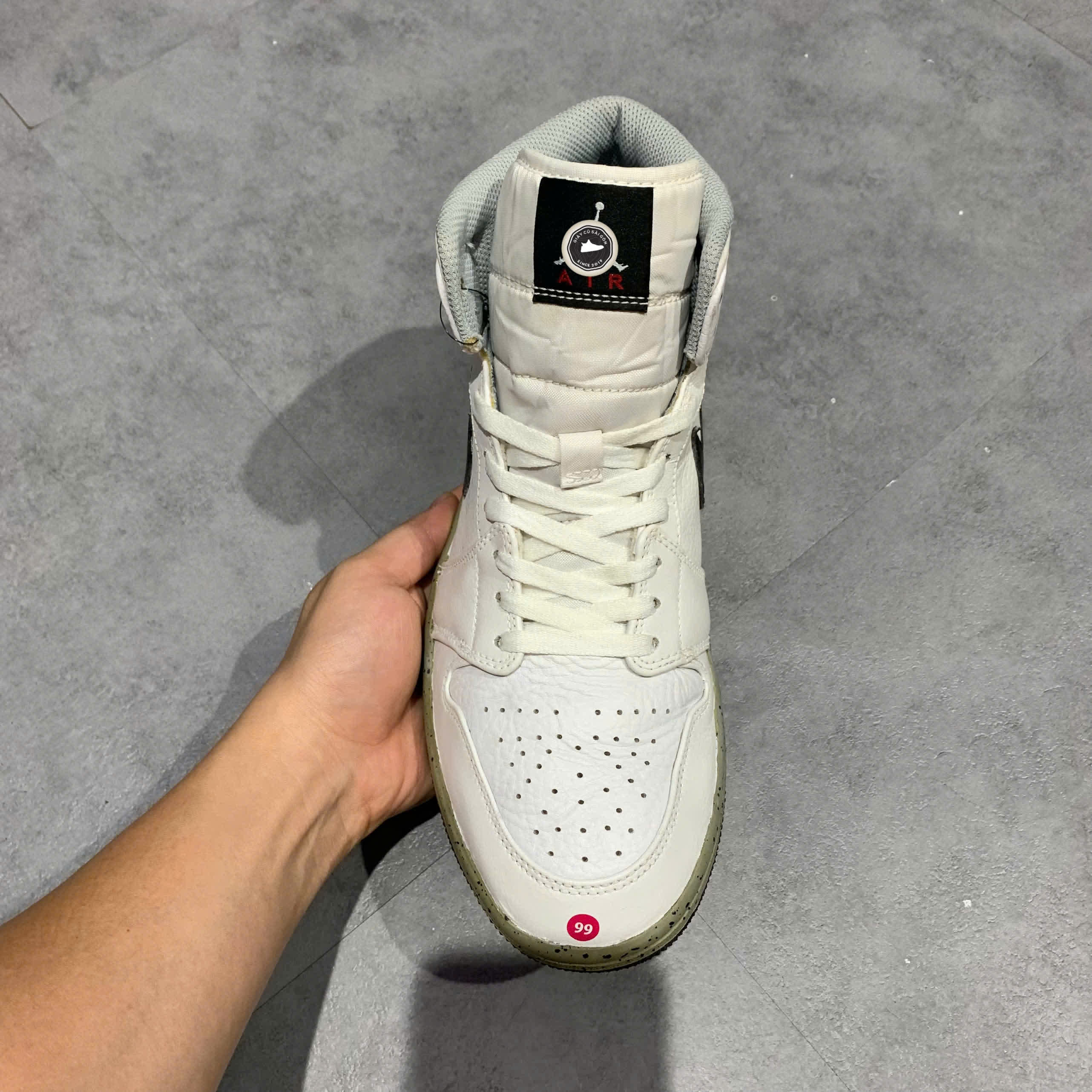 Air Jordan 1 Mid 'White Cement' 554724 115 SIZE 42.5 GIÀY 2HAND CHÍNH HÃNG PVN20387