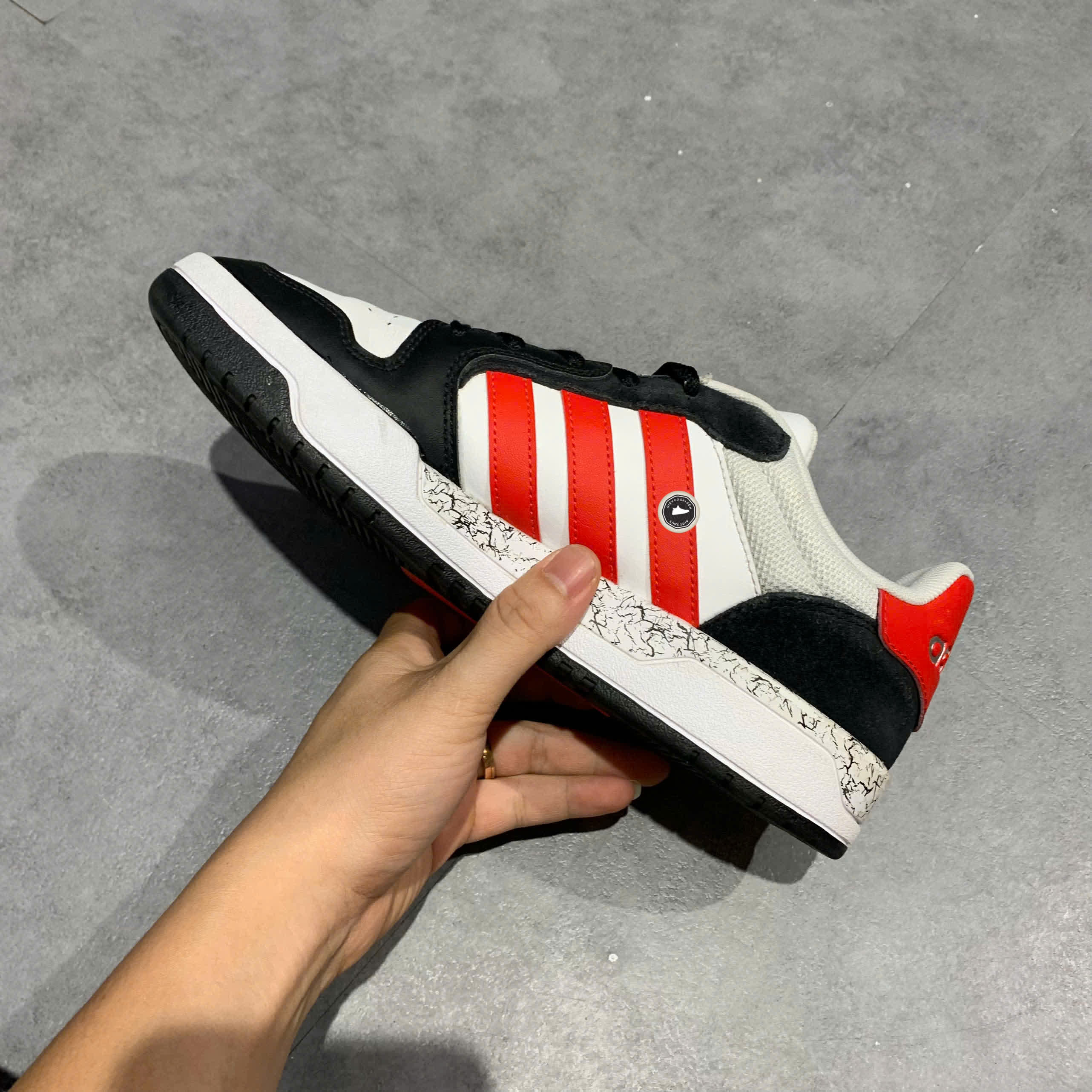 ADIDAS ENTRAP WHITE BLACK RED FZ1117 SIZE 41 1/3 GIÀY 2HAND CHÍNH HÃNG PVN21132