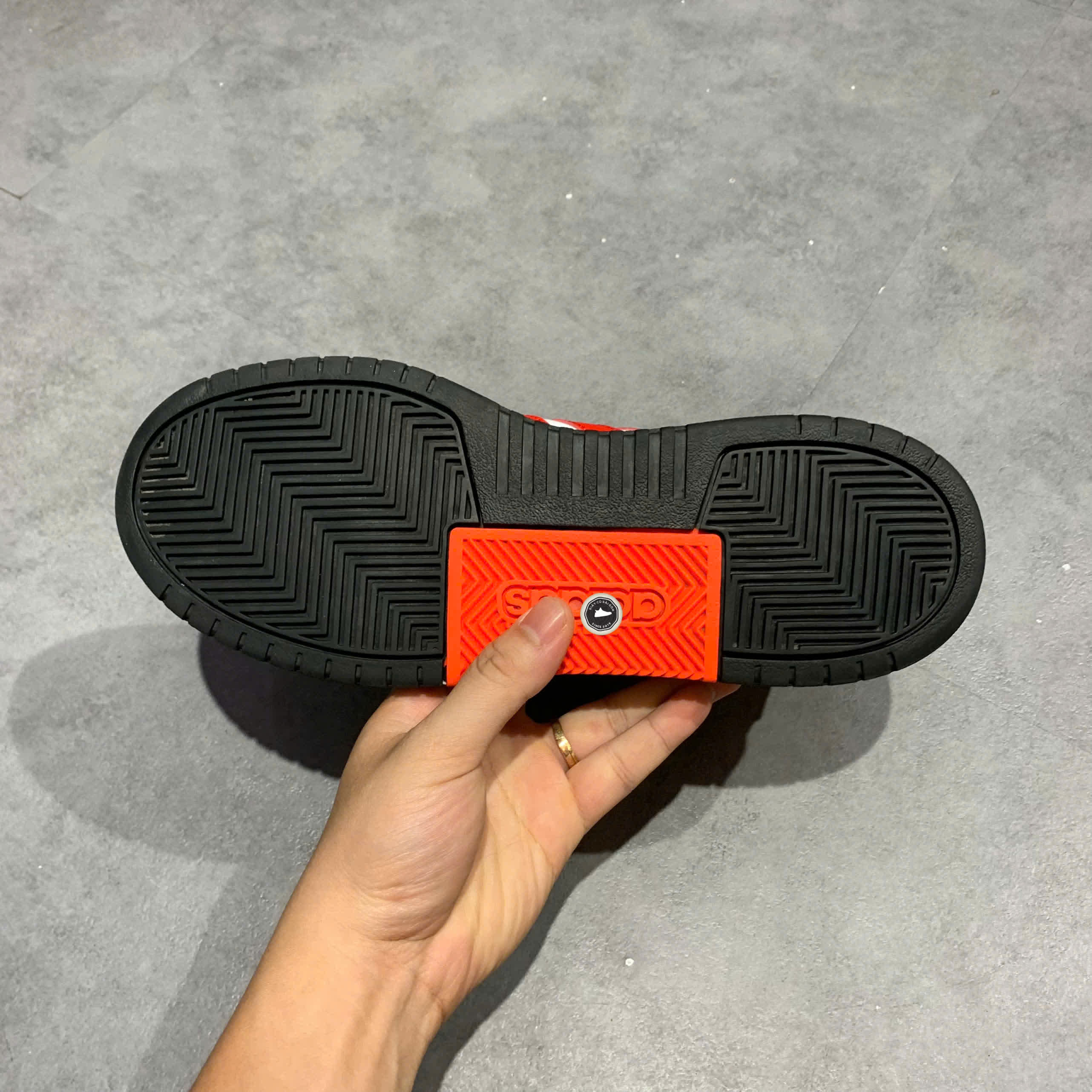 ADIDAS ENTRAP WHITE BLACK RED FZ1117 SIZE 41 1/3 GIÀY 2HAND CHÍNH HÃNG PVN21132