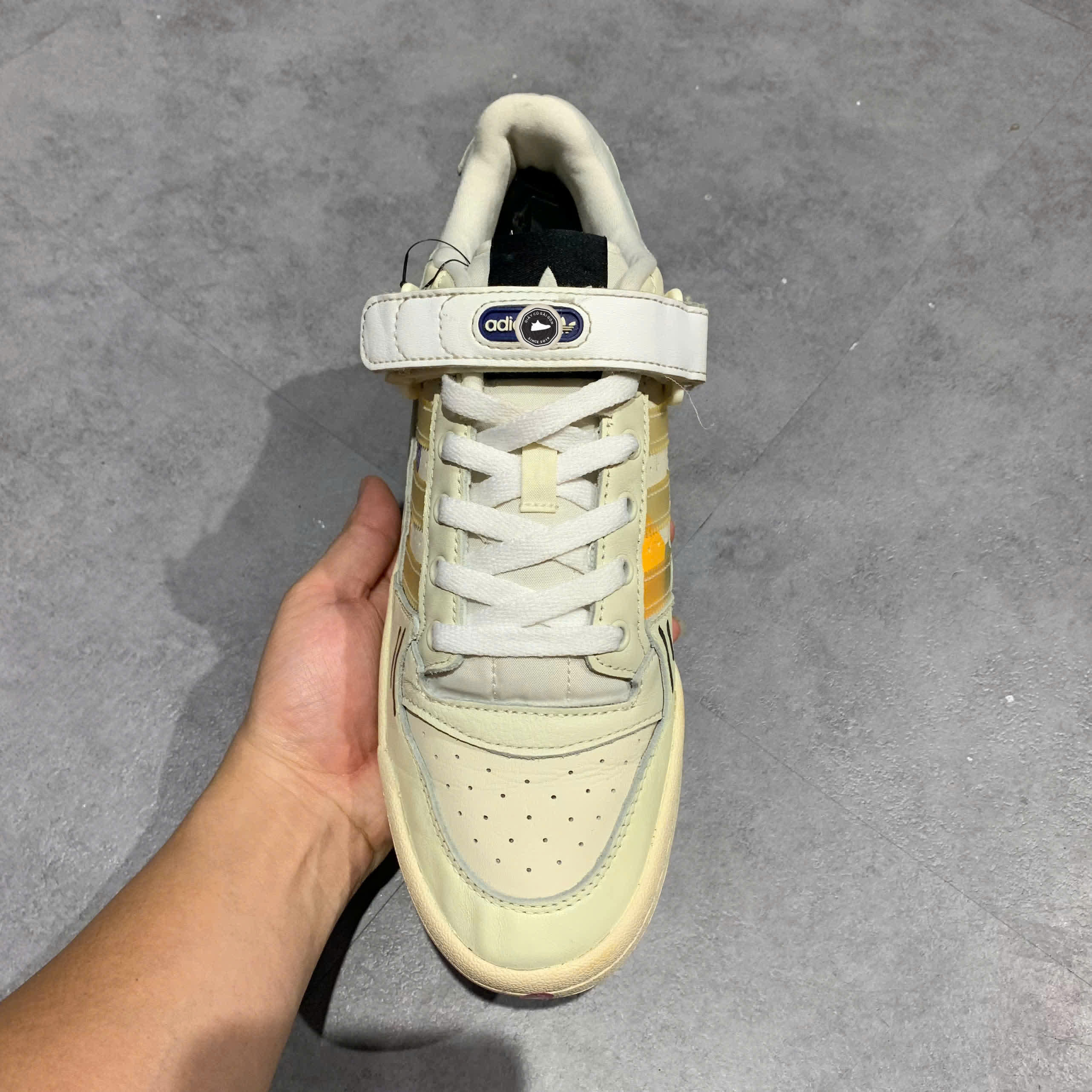 ADIDAS FORUM LOW CARTOON TREFOIL GX2181 SIZE 41 1/3 GIÀY 2HAND CHÍNH HÃNG PVN21123