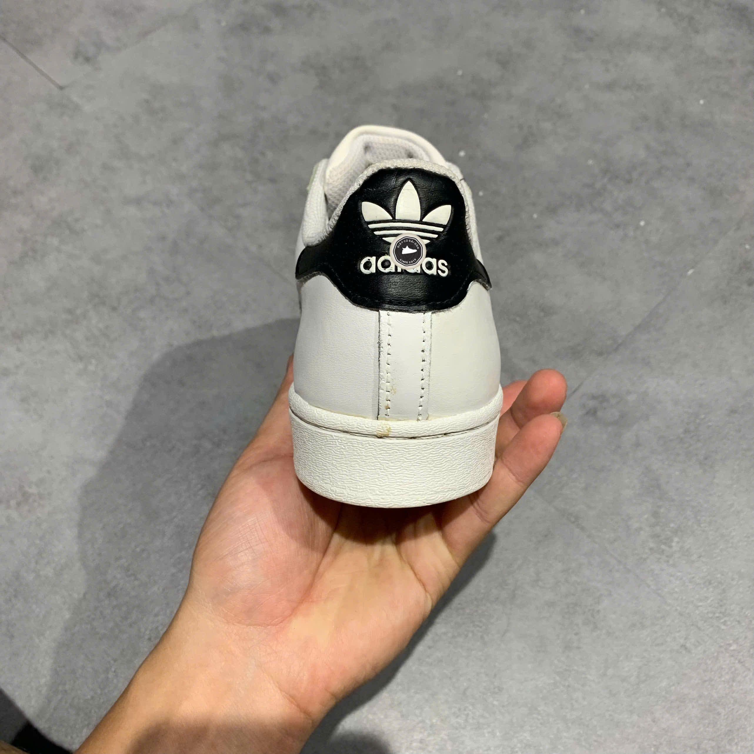 ADIDAS SUPERSTAR CLOUD WHITE CORE BLACK EG4958 SIZE 41 1/3 GIÀY 2HAND CHÍNH HÃNG PVN21215
