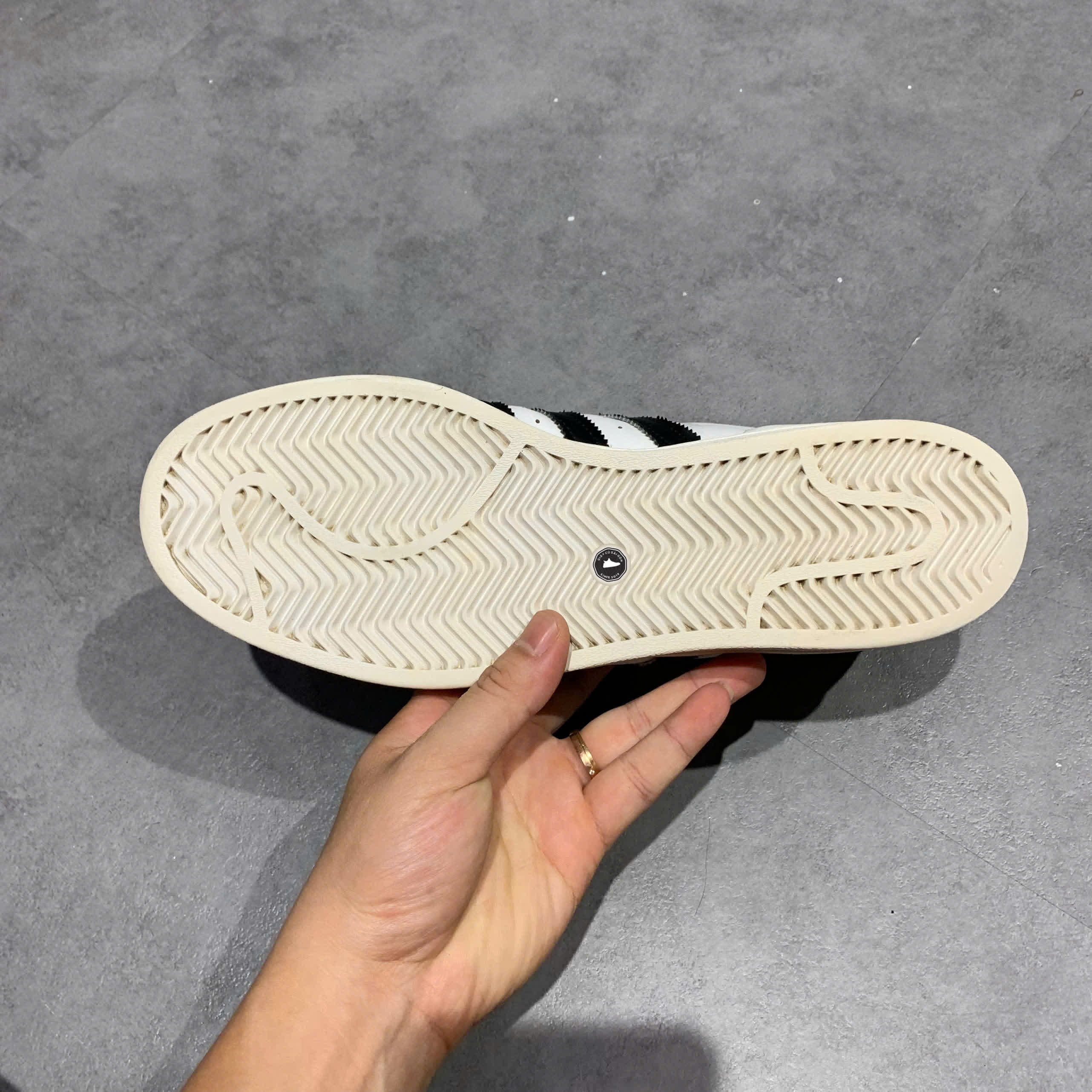 ADIDAS SUPERSTAR 'FOOTWEAR WHITE BLACK' EG4958 SIZE 41 1/3 GIÀY 2HAND CHÍNH HÃNG PVN21359