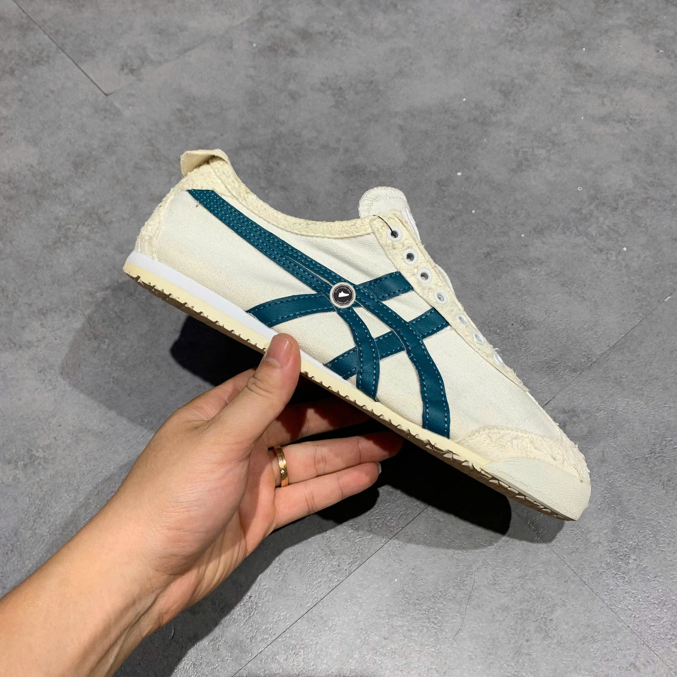 Onitsuka Tiger MEXICO 66 SLIP-ON 1183A360 SIZE 41.5 GIÀY 2HAND CHÍNH HÃNG PVN21108