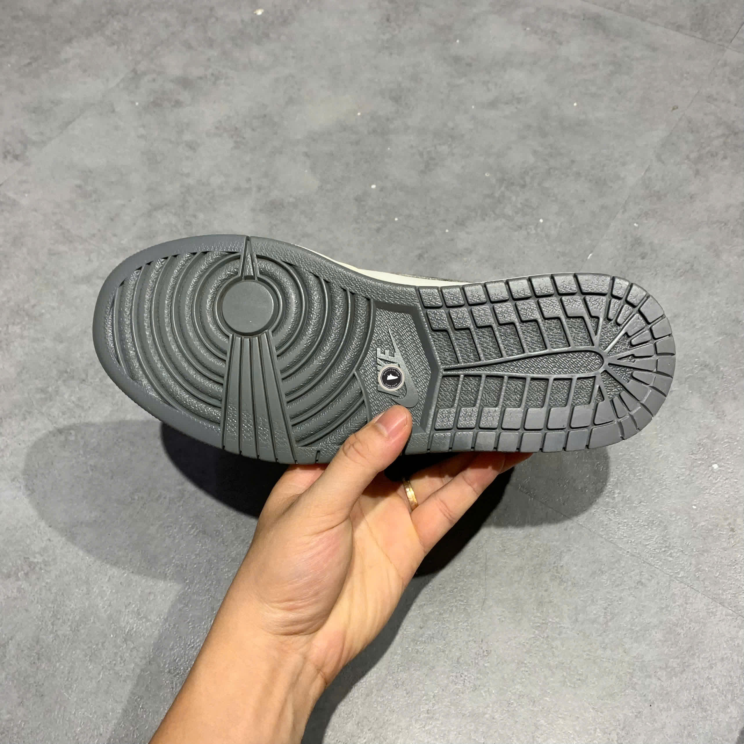 JORDAN 1 RETRO HIGH 'RARE AIR - COOL GREY' 332550 024 SIZE 41 GIÀY 2HAND CHÍNH HÃNG PVN21088