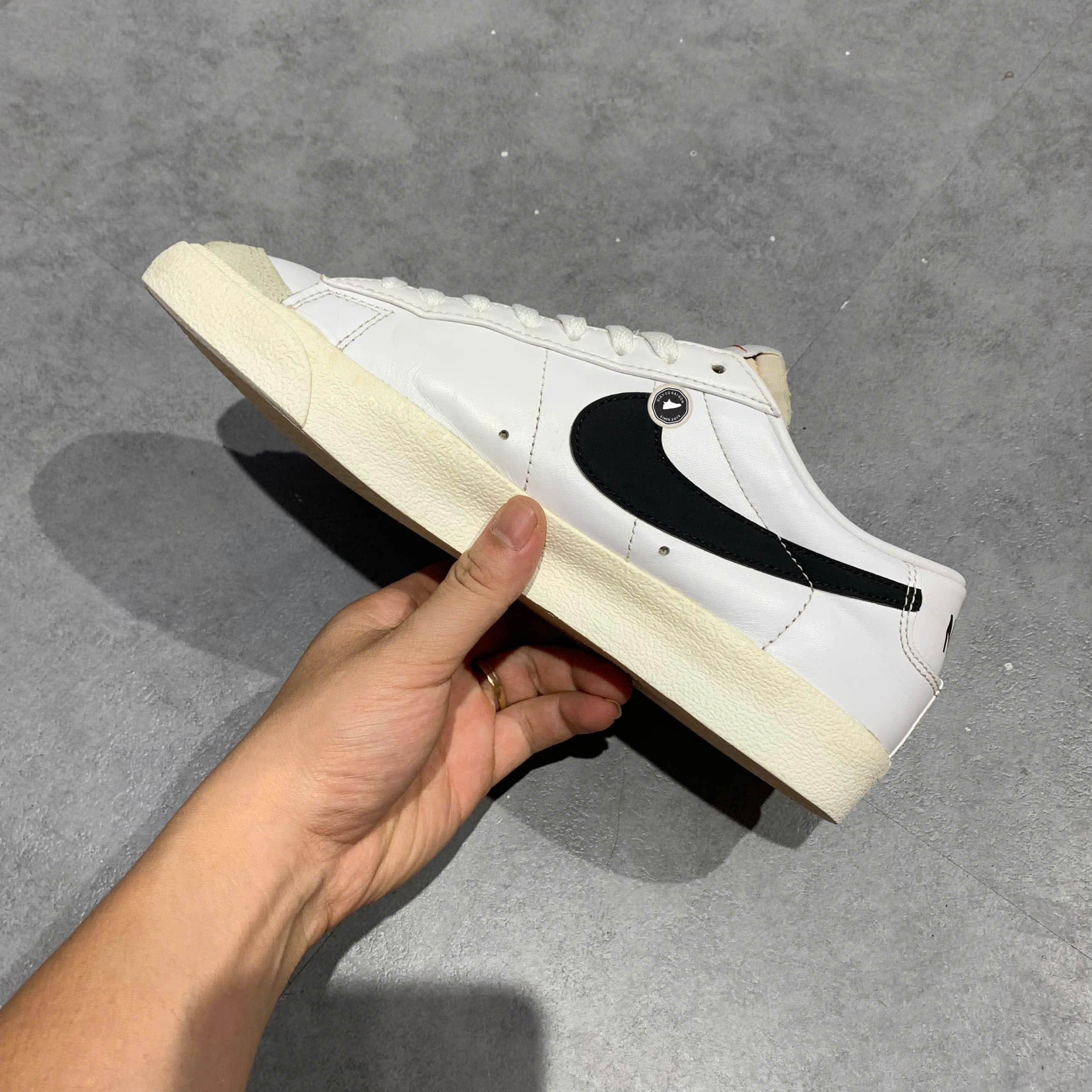Nike Blazer Low '77 Vintage 'White Black' DA6364 101 SIZE 42 GIÀY 2HAND CHÍNH HÃNG PVN21255