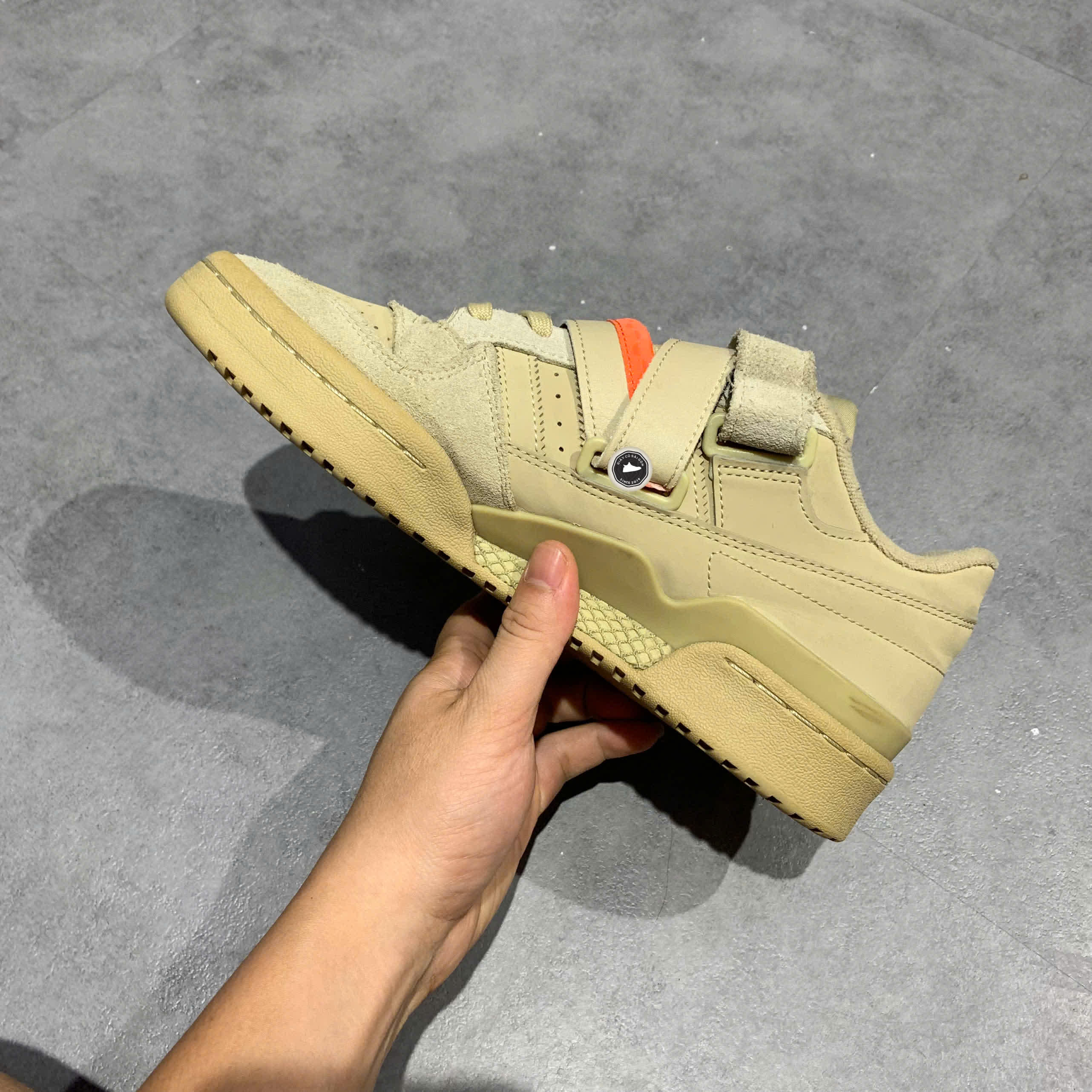 ADIDAS FORUM LOW STRAP 'TAUPE OXIDE' GX3658 SIZE 42 GIÀY 2HAND CHÍNH HÃNG PVN21085