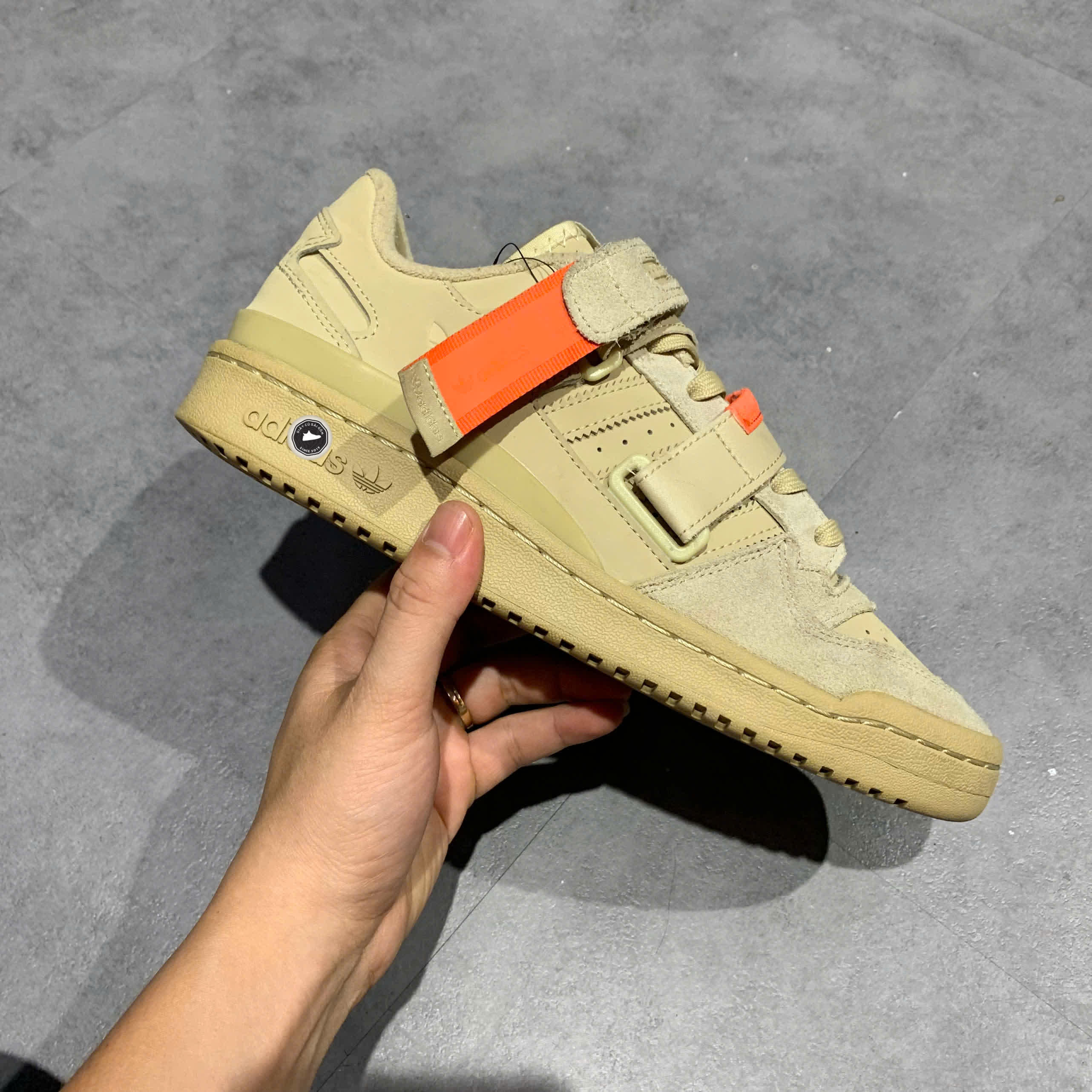 ADIDAS FORUM LOW STRAP 'TAUPE OXIDE' GX3658 SIZE 42 GIÀY 2HAND CHÍNH HÃNG PVN21085