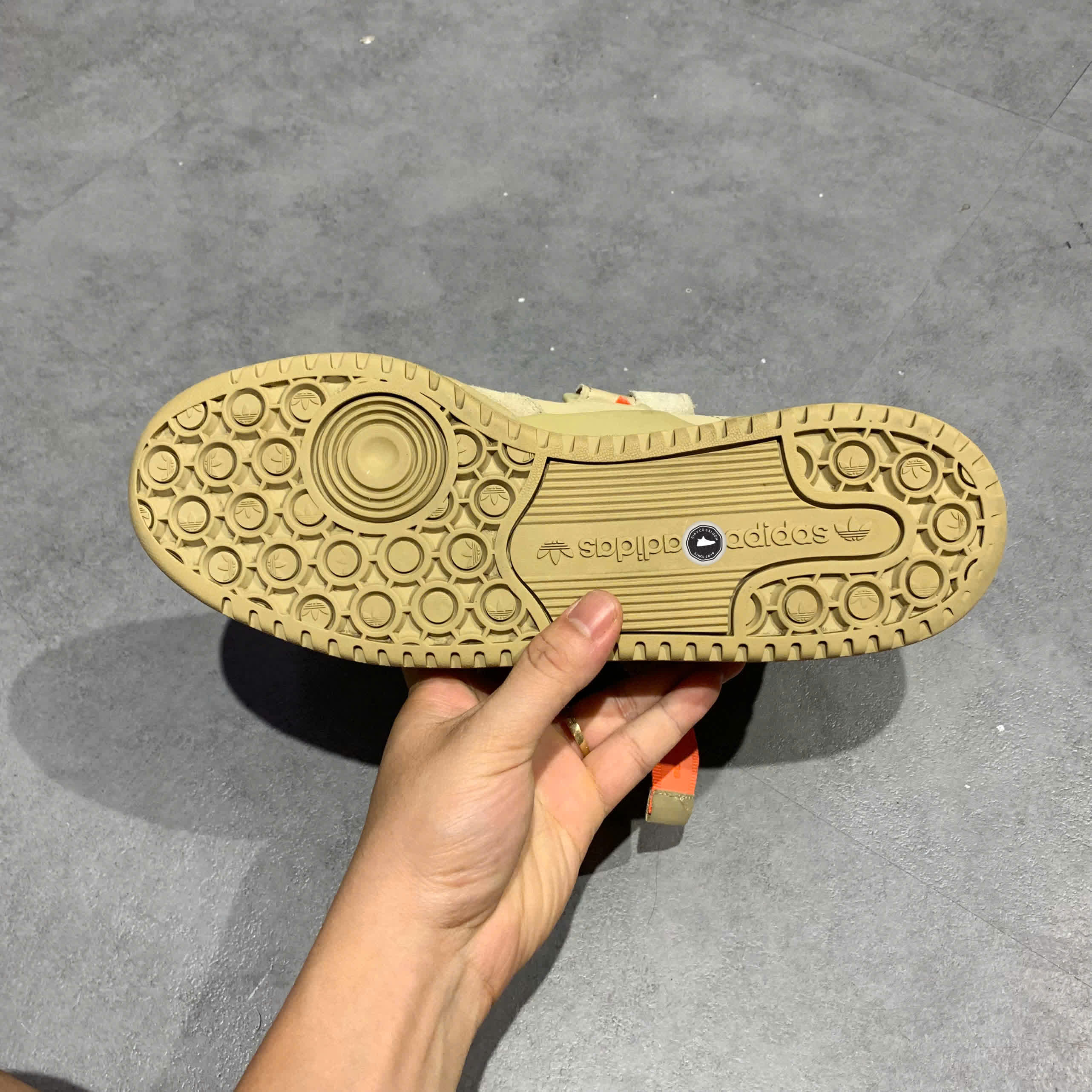 ADIDAS FORUM LOW STRAP 'TAUPE OXIDE' GX3658 SIZE 42 GIÀY 2HAND CHÍNH HÃNG PVN21085