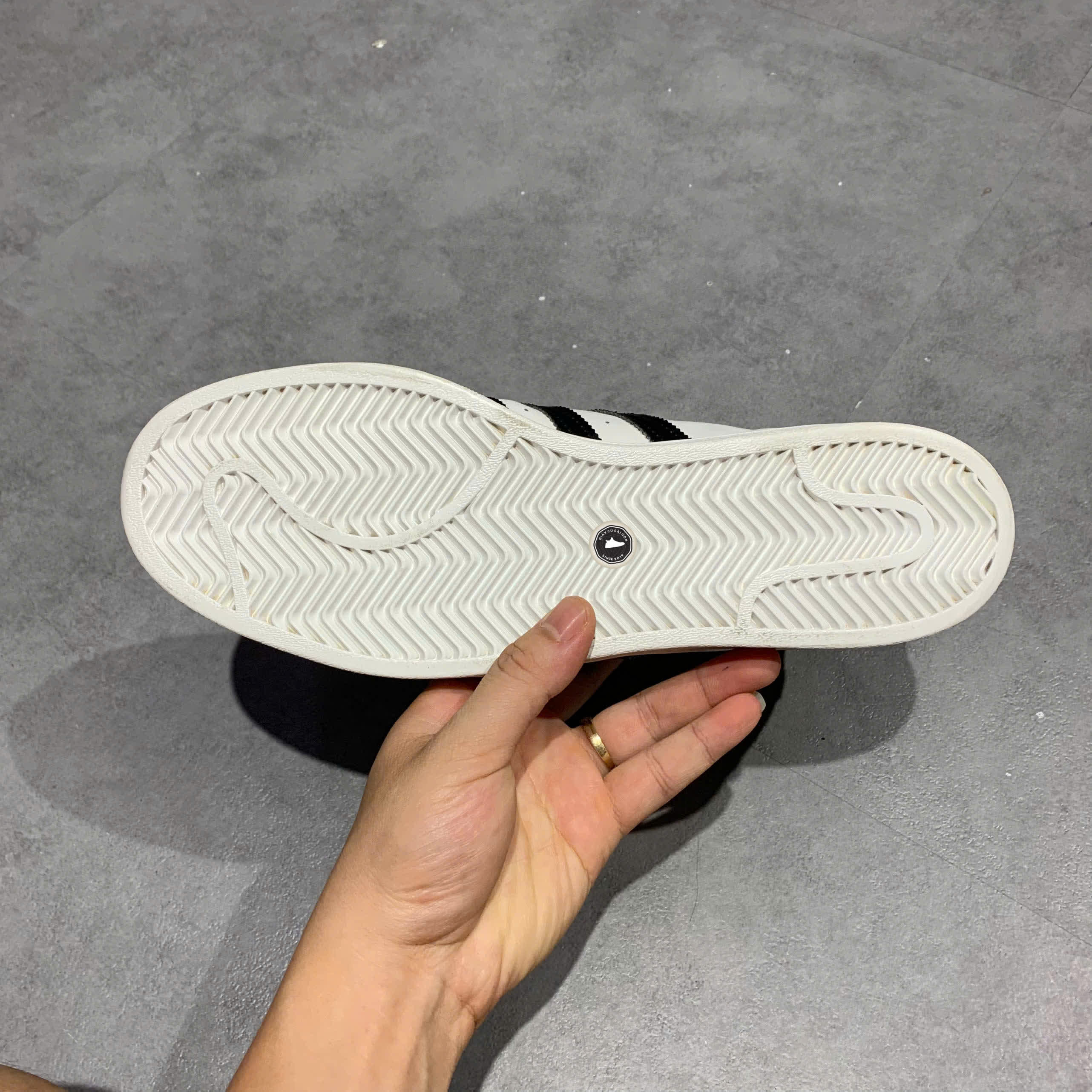 ADIDAS SUPERSTAR 'FOOTWEAR WHITE BLACK' EG4958 SIZE 42 GIÀY 2HAND CHÍNH HÃNG PVN21111