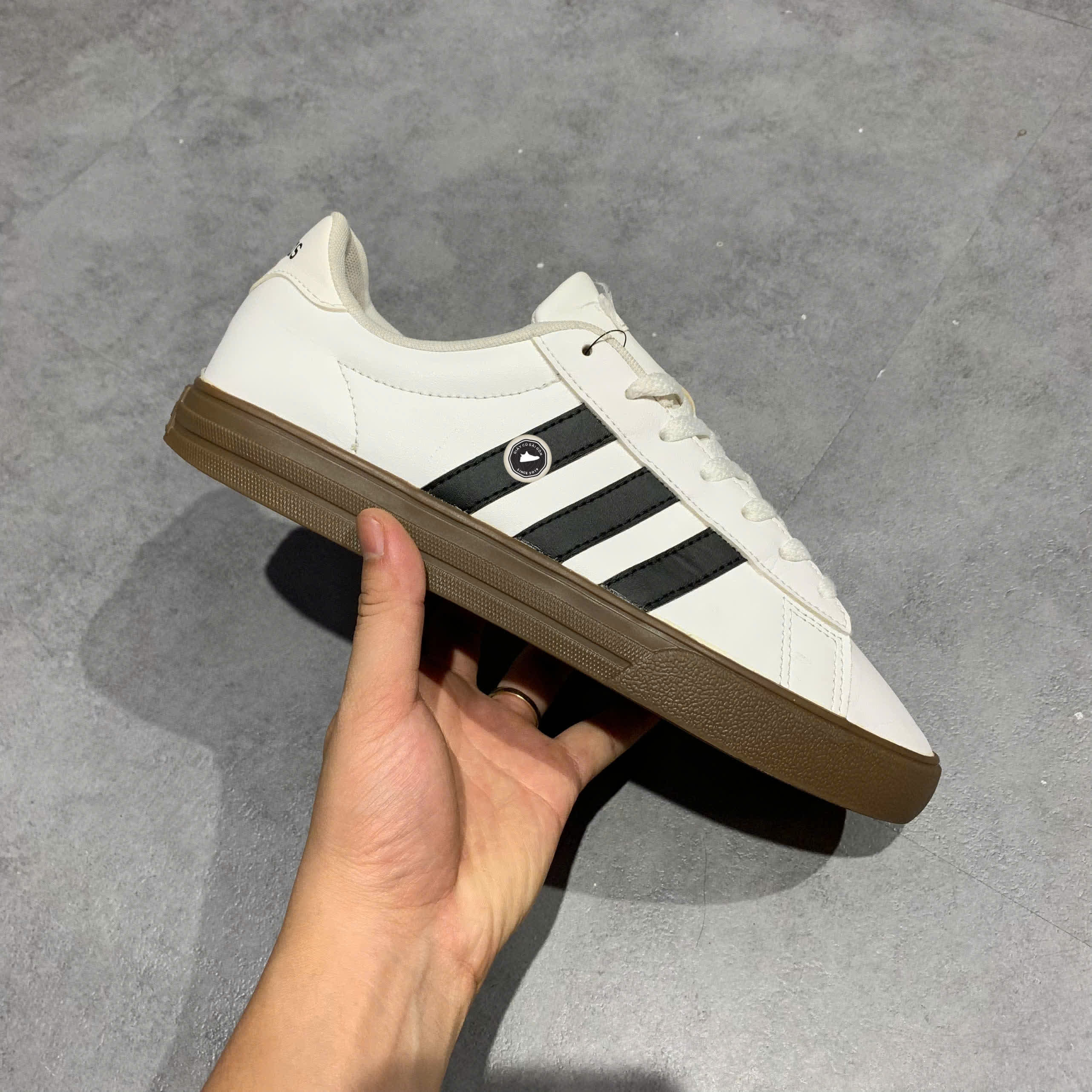 GIÀY ADIDAS DAILY 2.0 CLOUD WHITE F34469 SIZE 42 GIÀY 2HAND CHÍNH HÃNG PVN21077