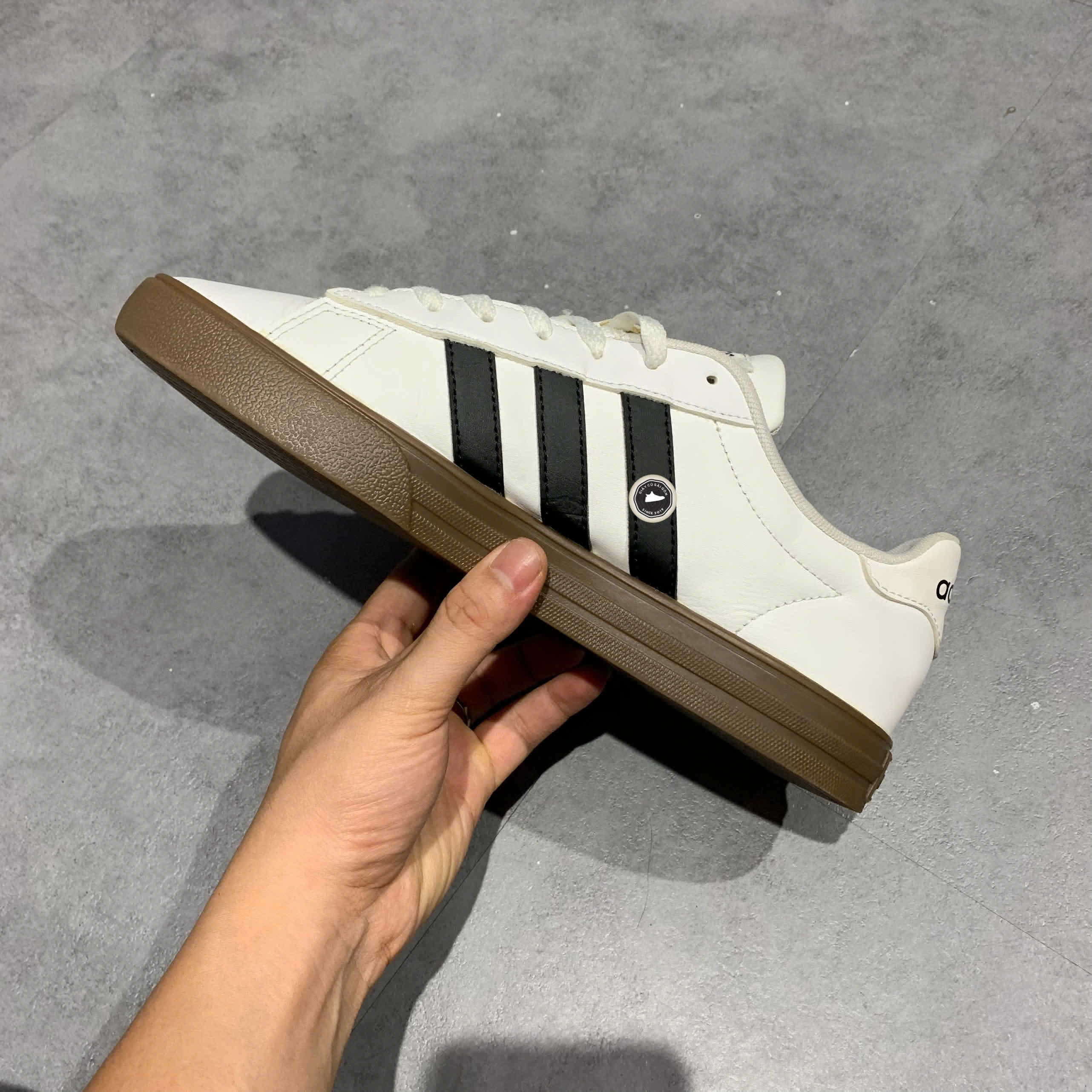 GIÀY ADIDAS DAILY 2.0 CLOUD WHITE F34469 SIZE 42 GIÀY 2HAND CHÍNH HÃNG PVN21077