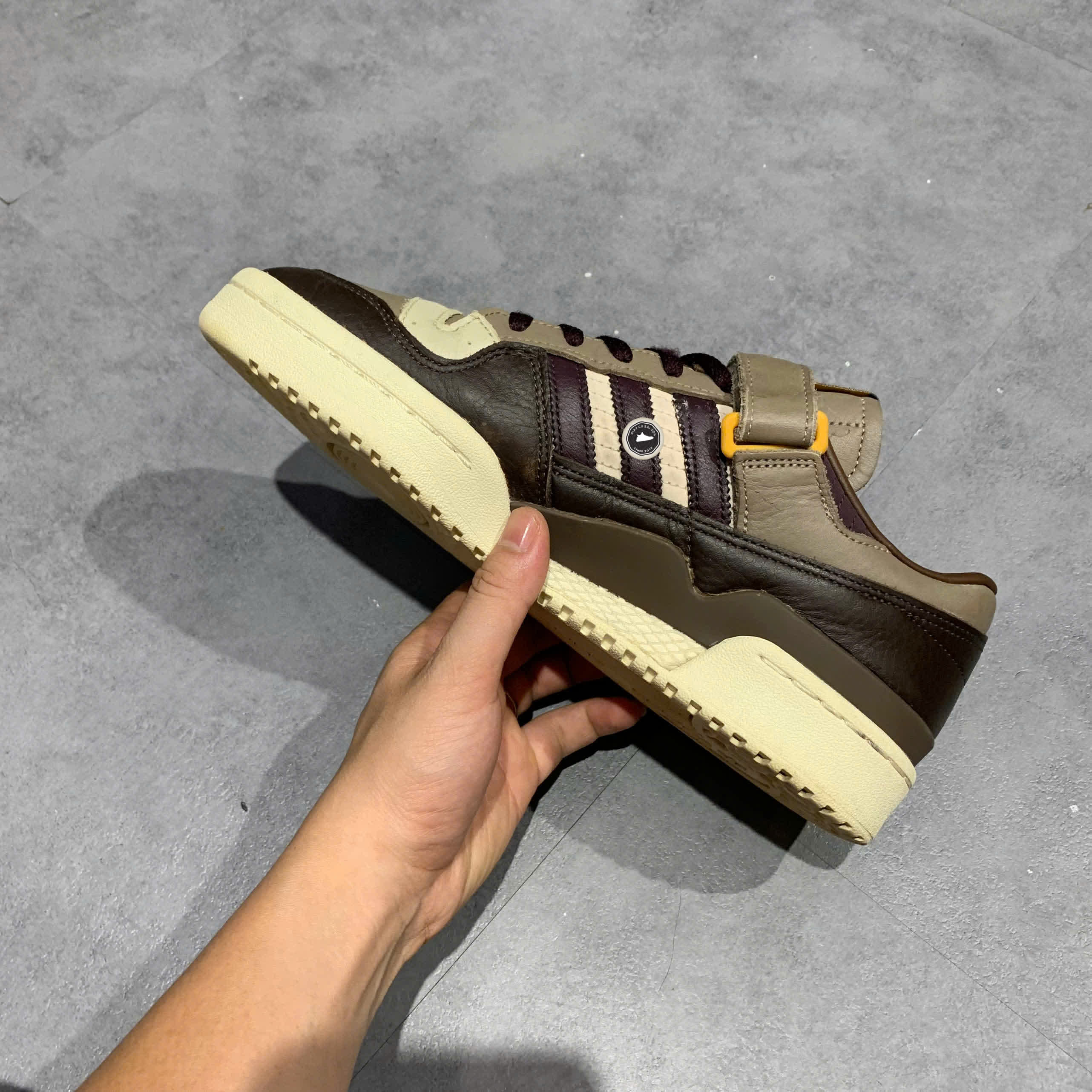 ADIDAS ORIGINALS FORUM 84 'BROWN' HQ6937 SIZE 42 GIÀY 2HAND CHÍNH HÃNG PVN21259