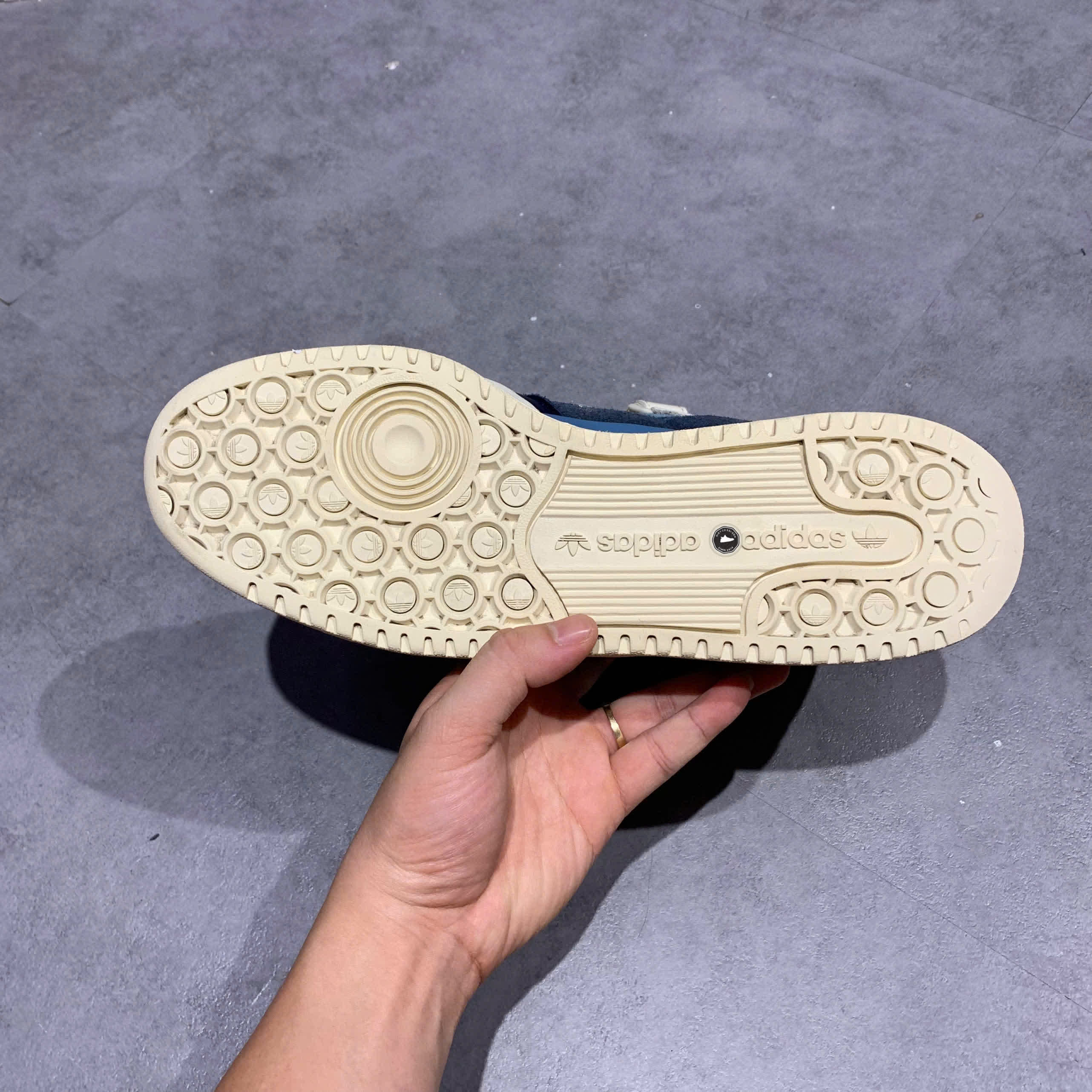 ADIDAS ORIGINALS FORUM 84 LOW 'WHITE DARK BLUE' GX2162 SIZE 42 GIÀY 2HAND CHÍNH HÃNG PVN21084