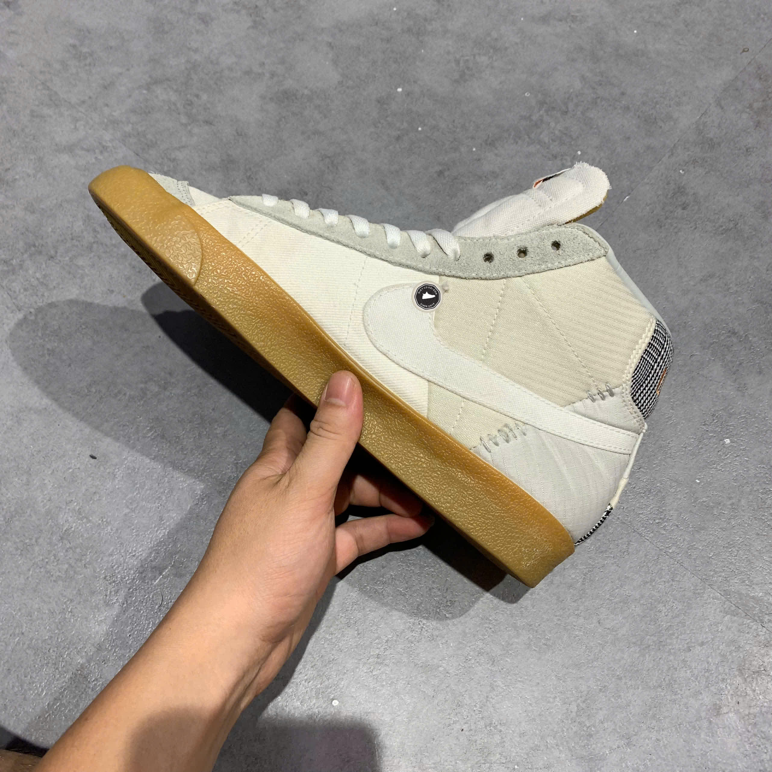 Nike Blazer Mid '77 Vintage 'Voodoo - Sail Grey' DQ5081 119 SIZE 42 GIÀY 2HAND CHÍNH HÃNG PVN21267