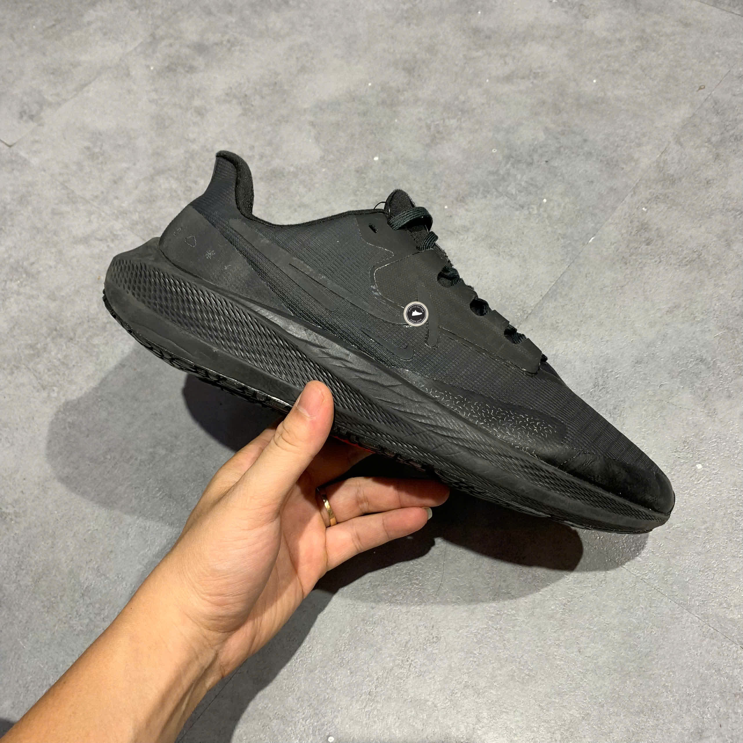 NIKE AIR ZOOM PEGASUS 39 SHIELD 'BLACK OFF NOIR' DO7625 001 SIZE 42.5 GIÀY 2HAND CHÍNH HÃNG PVN21350