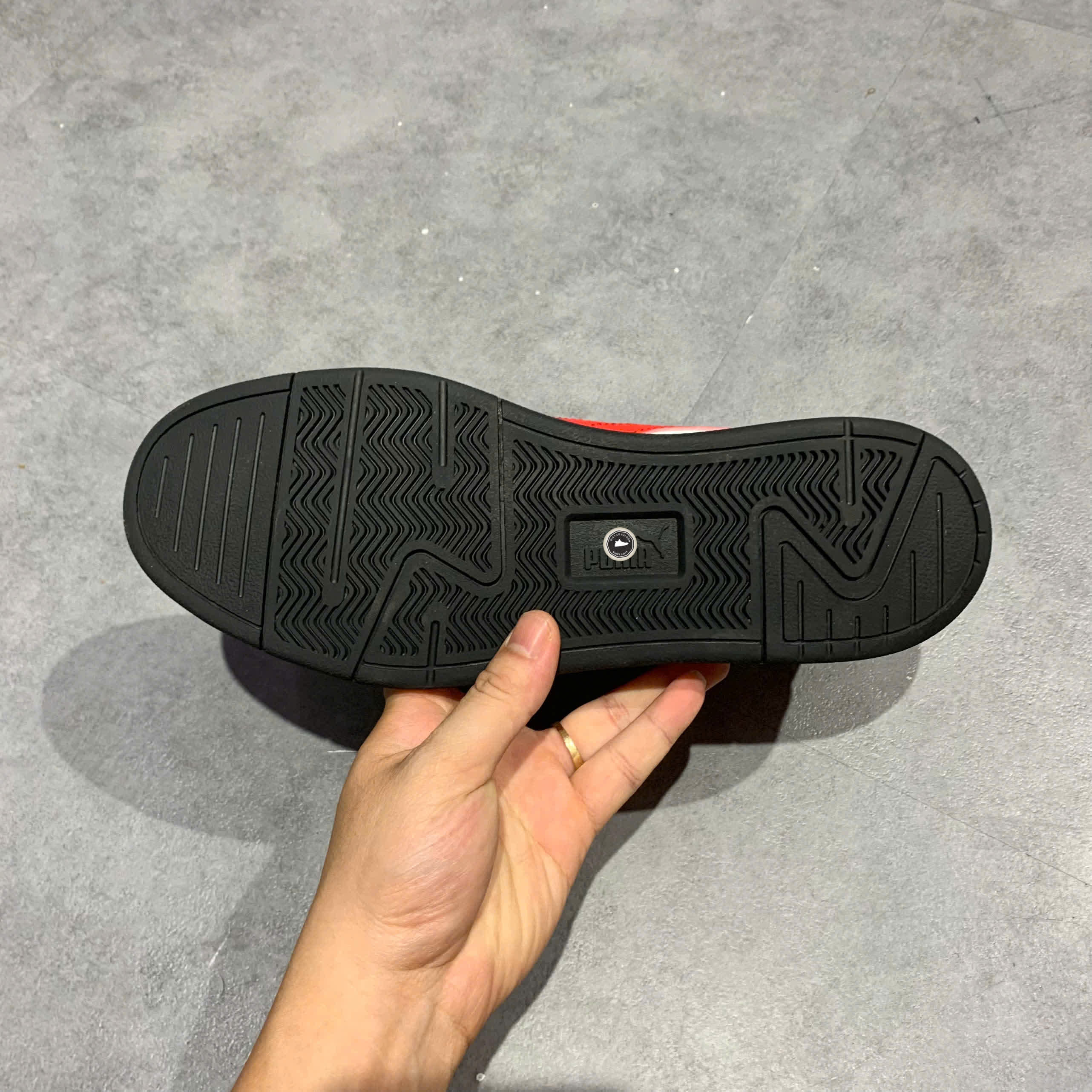 PUMA Caracal Sneakers White/Red 369863-28 SIZE 42 GIÀY 2HAND CHÍNH HÃNG PVN21351