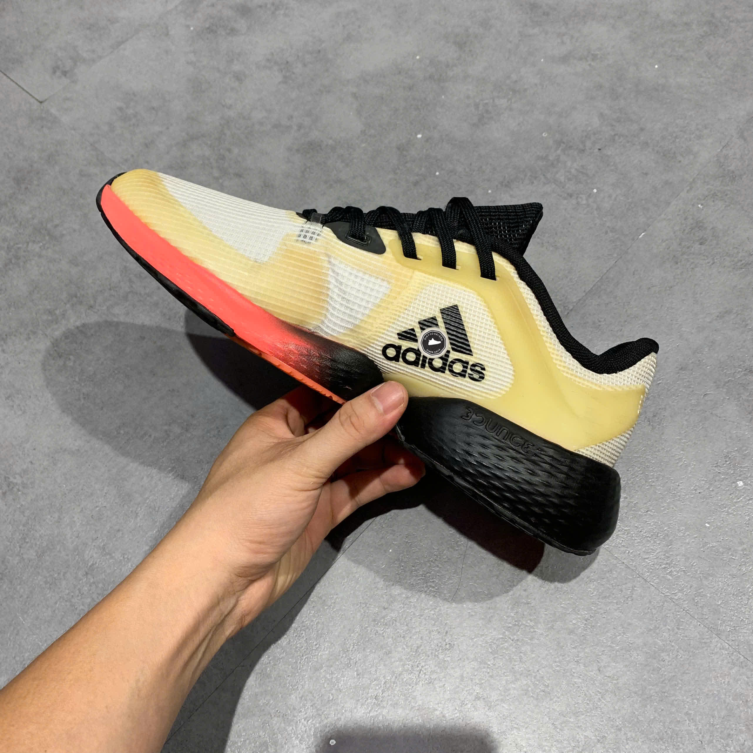 ADIDAS ALPHATORSION 'WHITE SIGNAL PINK' EG5082 SIZE 42 GIÀY 2HAND CHÍNH HÃNG PVN21275