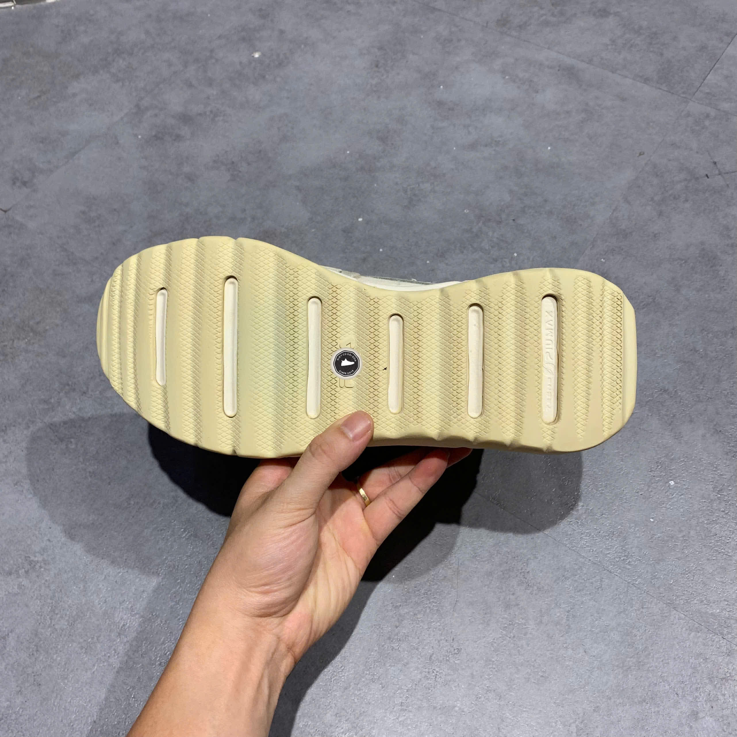 FILA Terra 'Creamwhite Gray' F12W144159FVI SIZE 42 GIÀY 2HAND CHÍNH HÃNG PVN21121