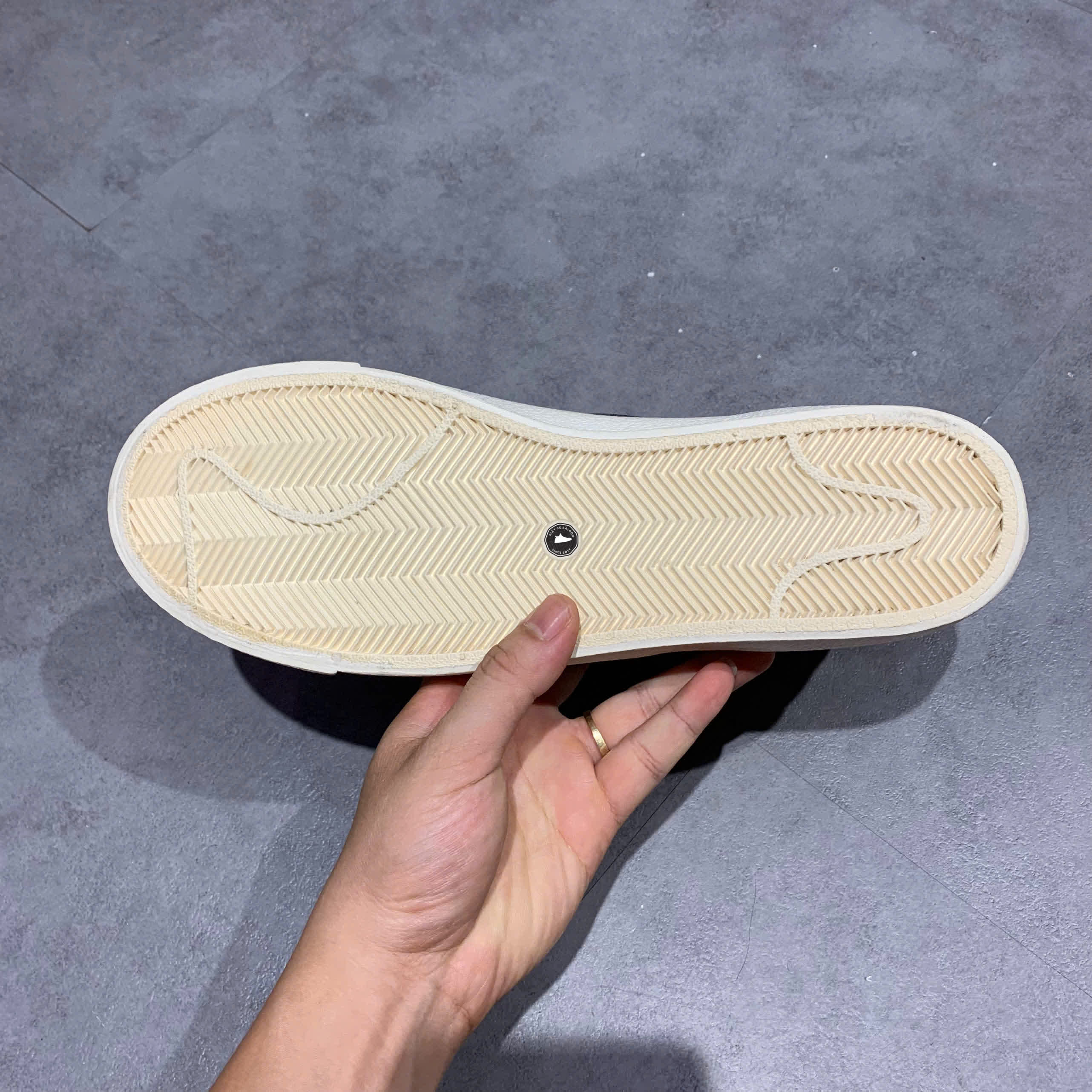 NIKE BLAZER MID '77 VINTAGE 'WHITE BLACK' BQ6806-100 SIZE 43 GIÀY 2HAND CHÍNH HÃNG PVN21264