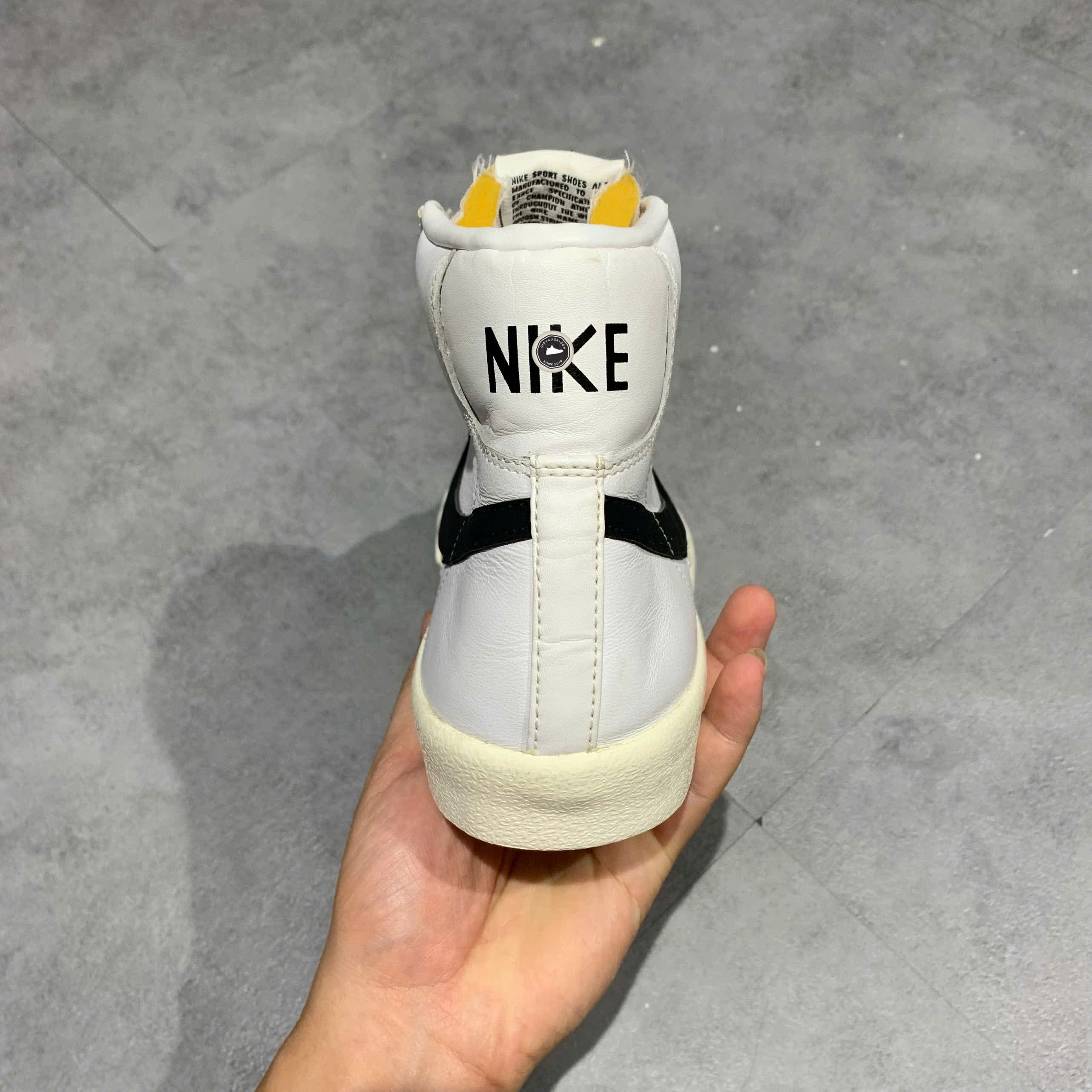 NIKE BLAZER MID '77 VINTAGE 'WHITE BLACK' BQ6806-100 SIZE 43 GIÀY 2HAND CHÍNH HÃNG PVN21264