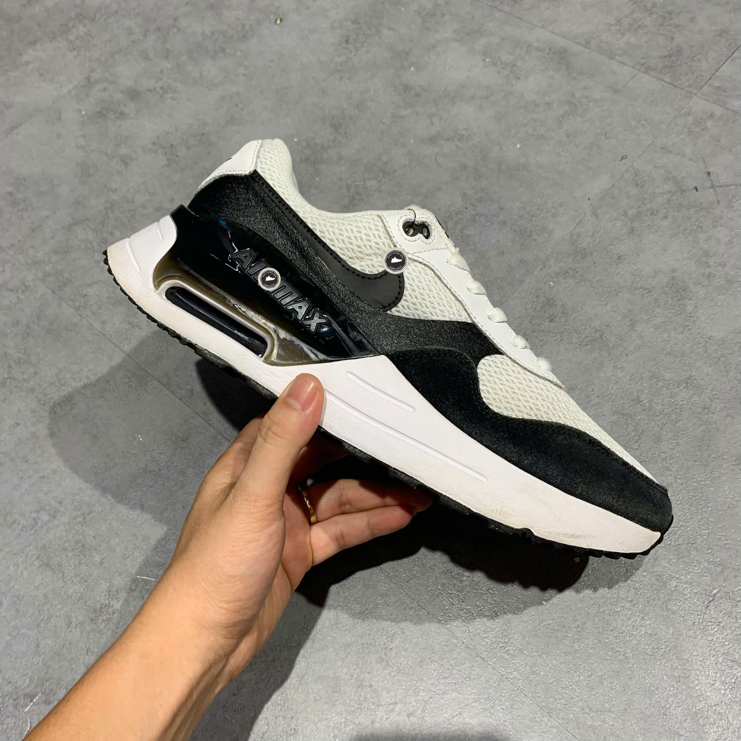 NIKE AIR MAX SYSTM WHITE/SUMMIT WHITE/BLACK DM9537-103 SIZE 43 GIÀY 2HAND CHÍNH HÃNG PVN21270
